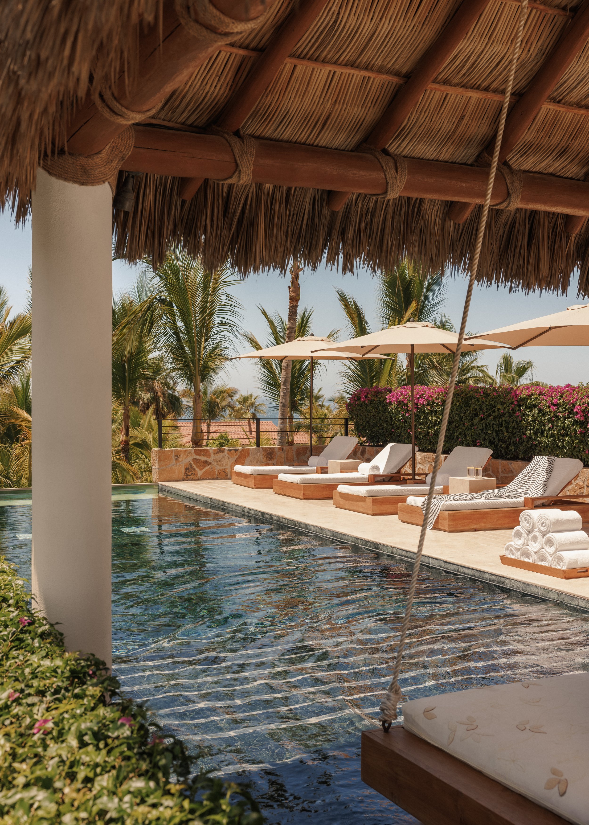 OO_Palmilla_Villa_One_Pool_Sunbed_Vert_2935_MASTER.jpg