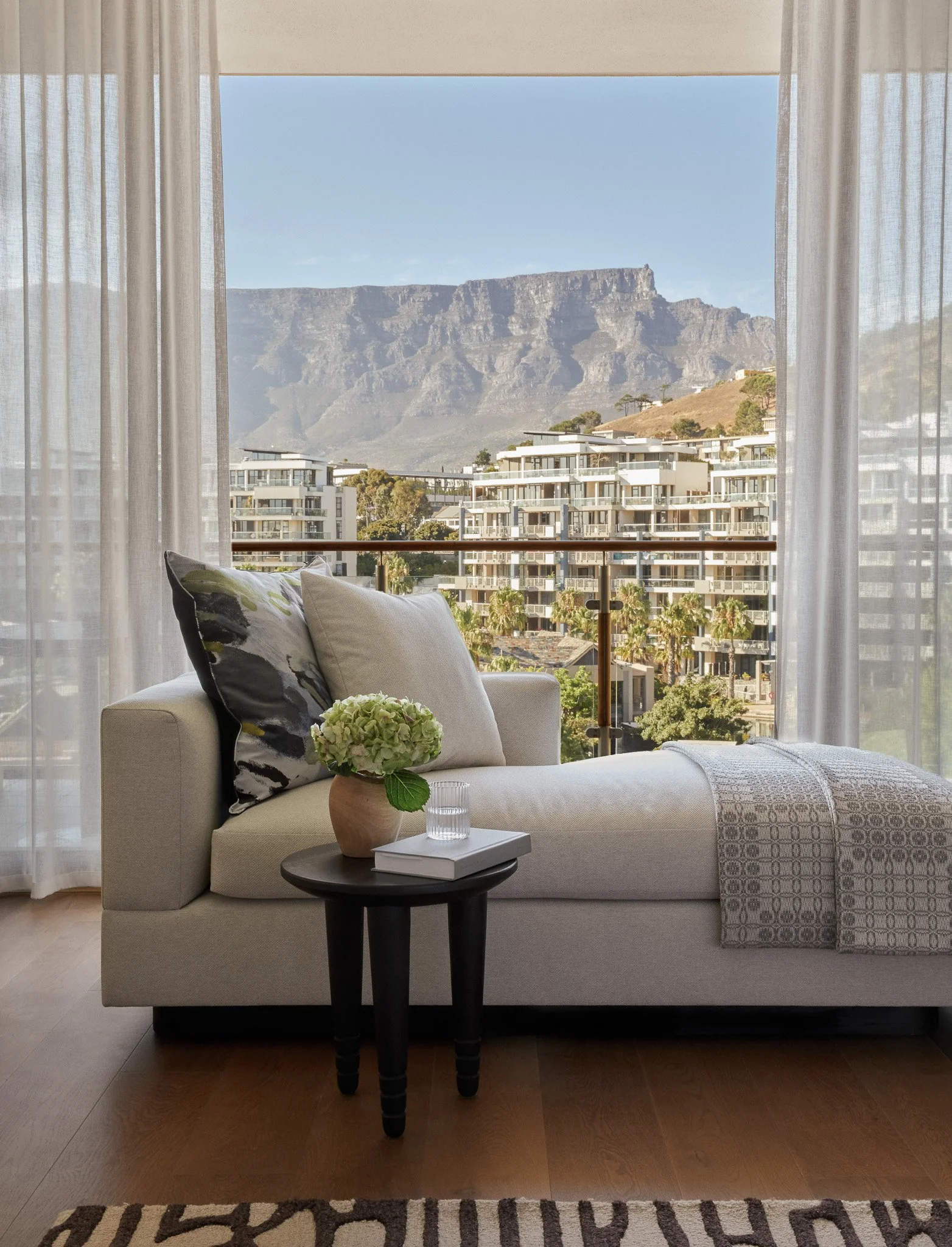 OO_CapeTown_Accommodation_MarinaGrandSuite_042-1.jpg