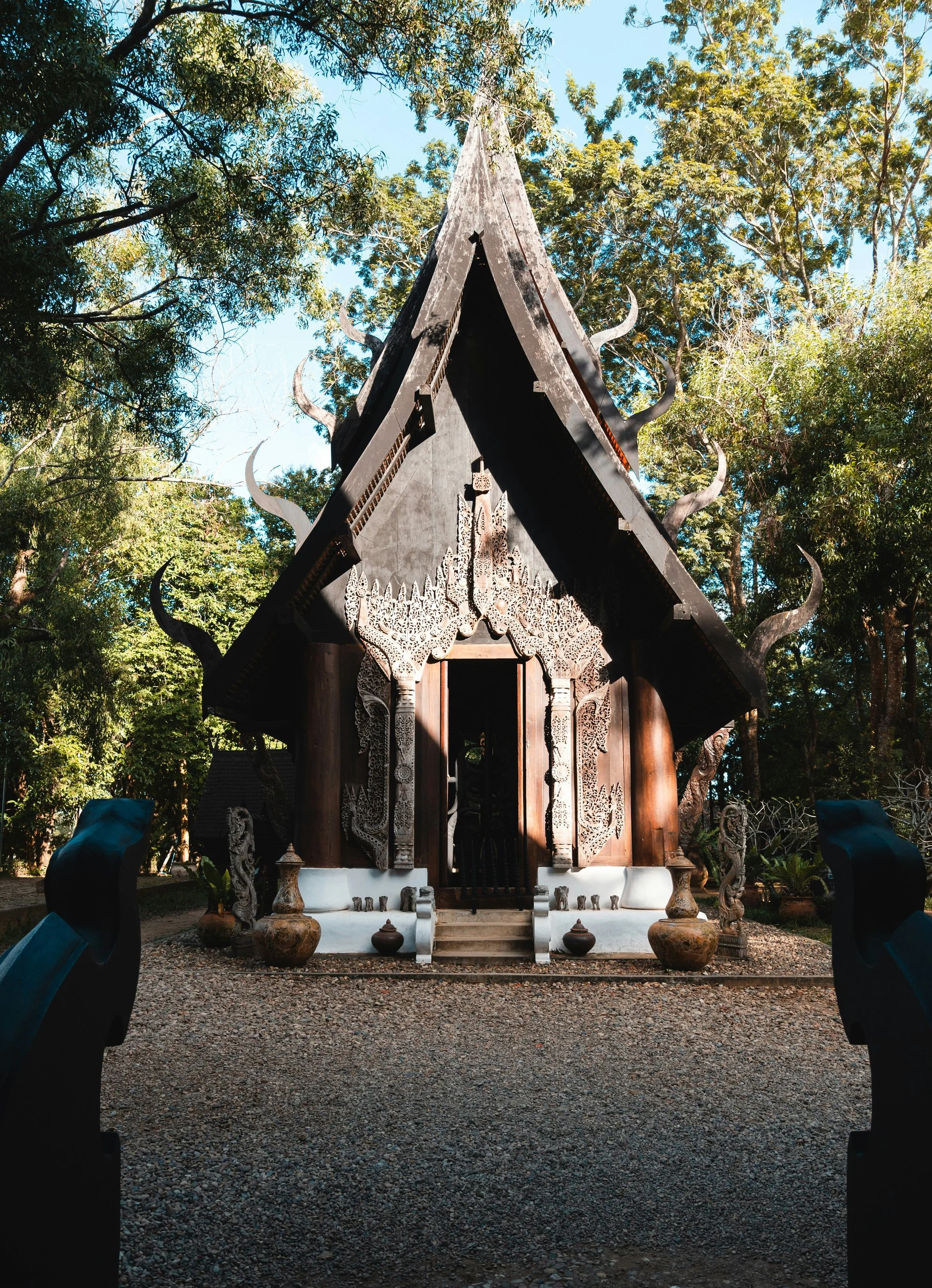 Rondreis Thailand black house.jpg