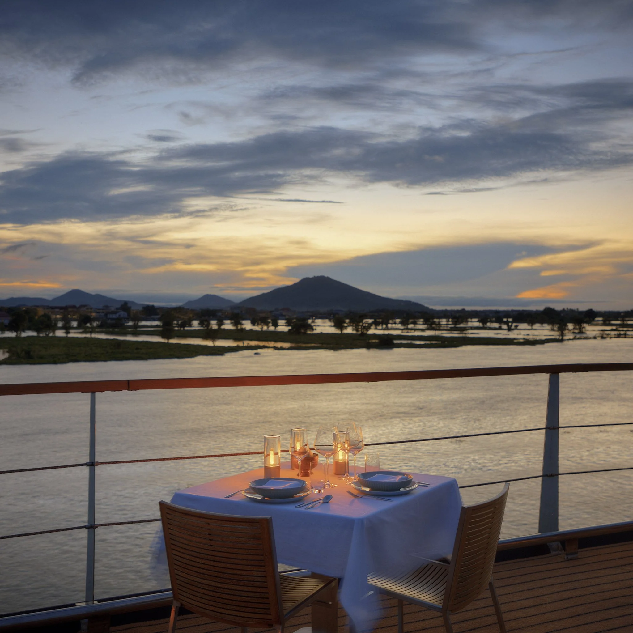 23-Aqua Mekong_Repas en plein air_14.jpg