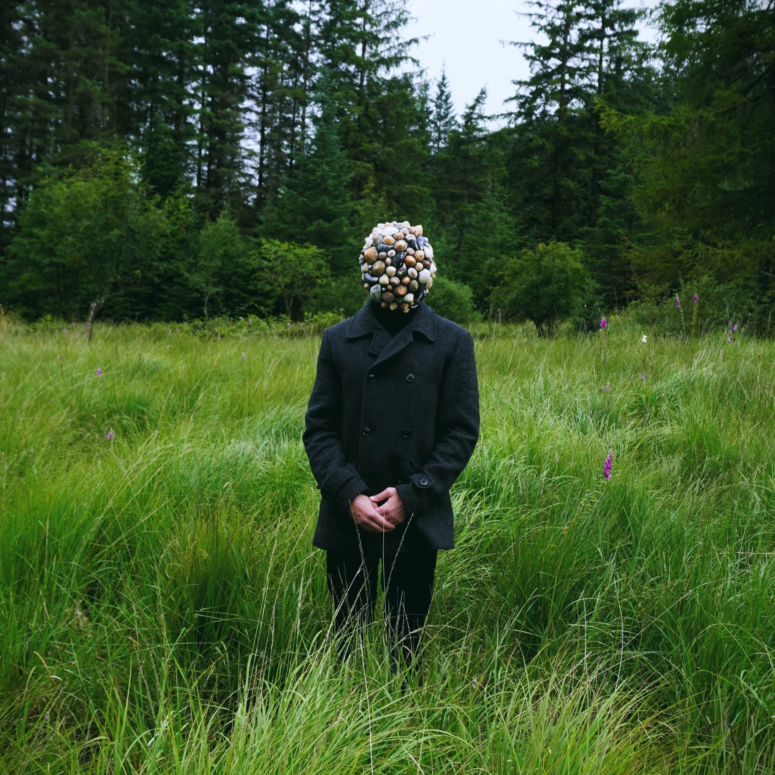 gun ghaol, port, gaelic metalcore, man in shell mask stands in a forest