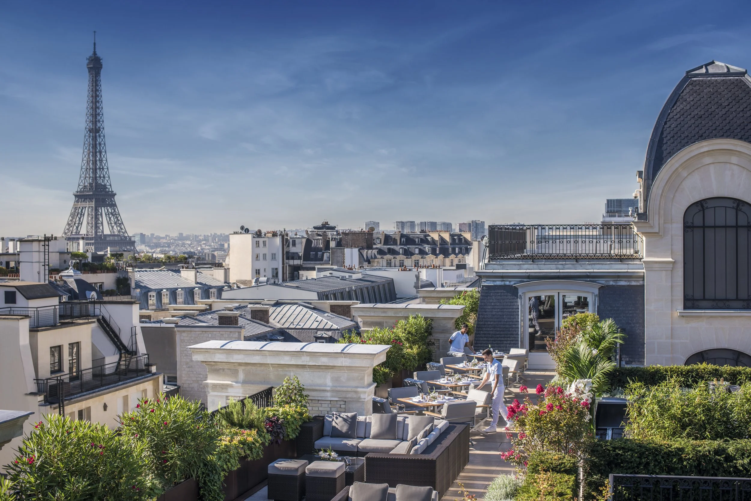 ParisDiningLe RooftopTerrace Eiffel Tower View DayLR 1 1 1.jpg