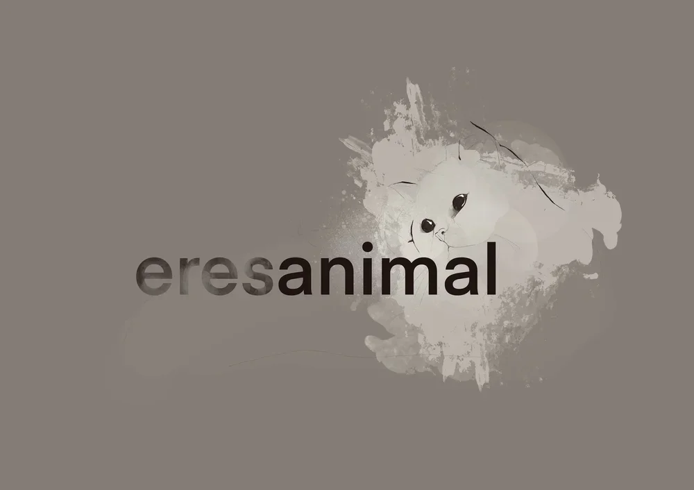 Ilustración de un animal pequeño y adorable, con ojos grandes, en un fondo con texturas de pintura, y la palabra "eres animal" en el centro.