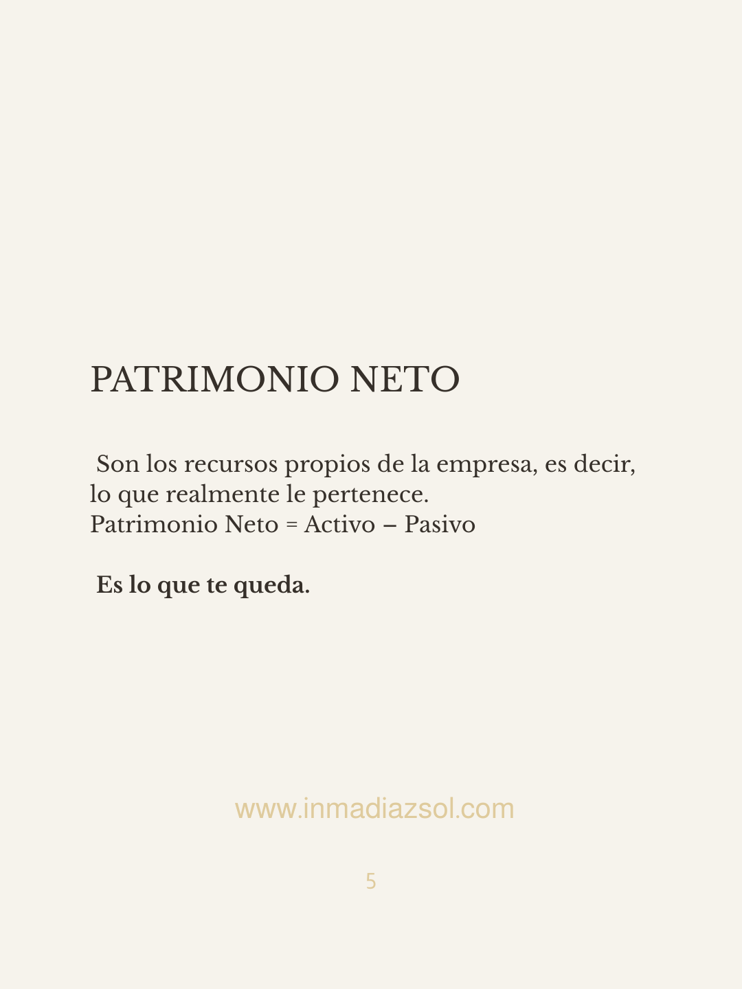 Páginas de un libro con definición de patrimonio neto y texto explicativo en español, en fondo beige.