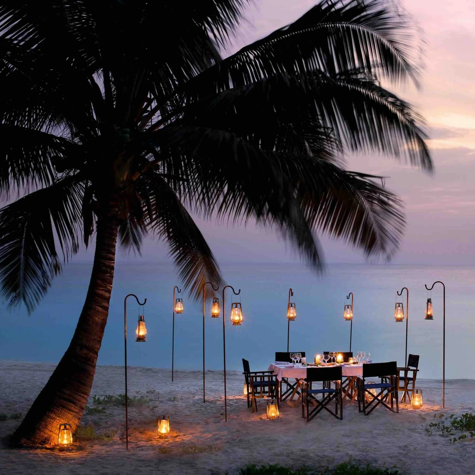 Candle Light Dinner am Strand eines Luxus-Beach Ressorts auf Benguerra Island
