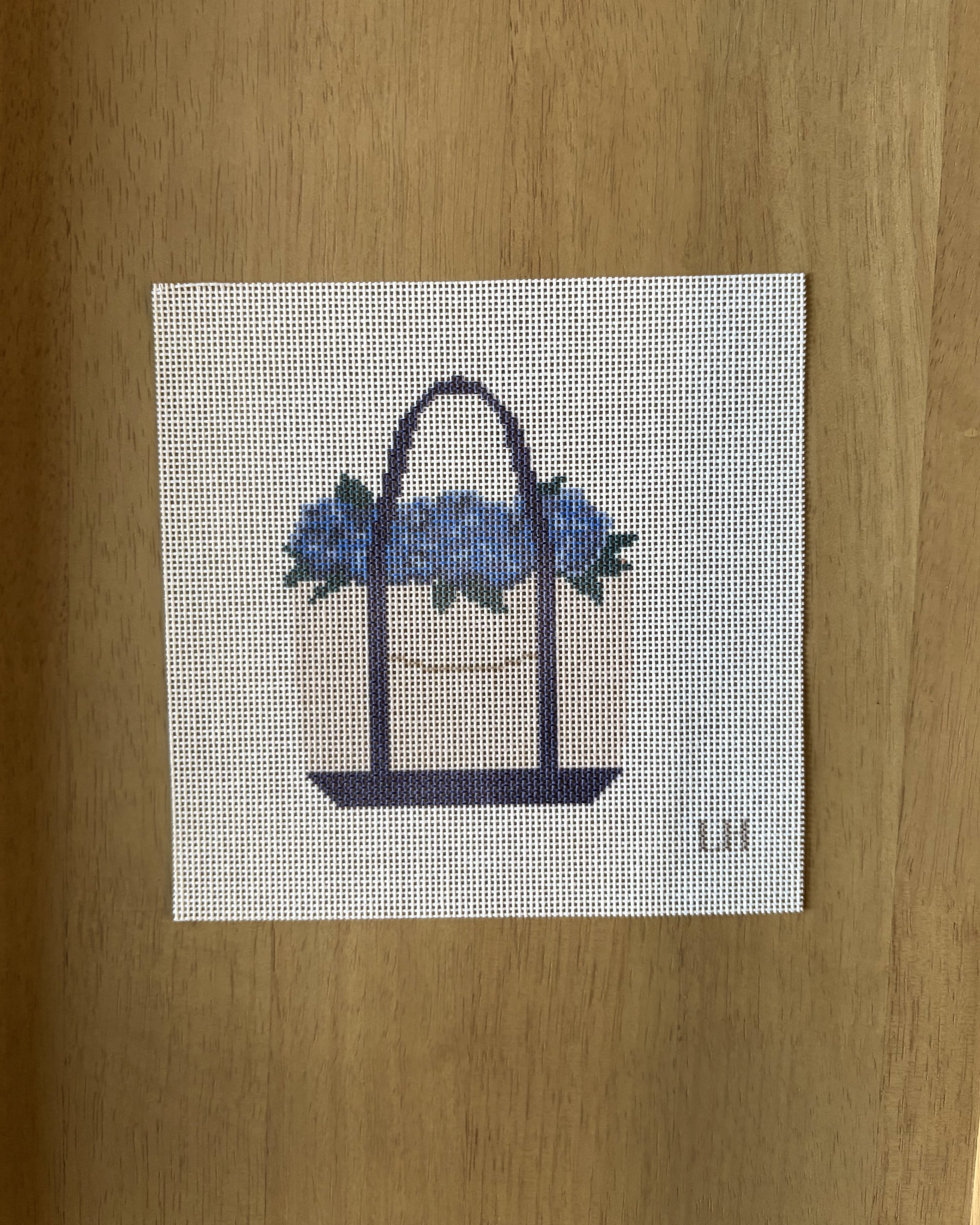 Nantucket Tote with Bouquet  | 18 Mesh