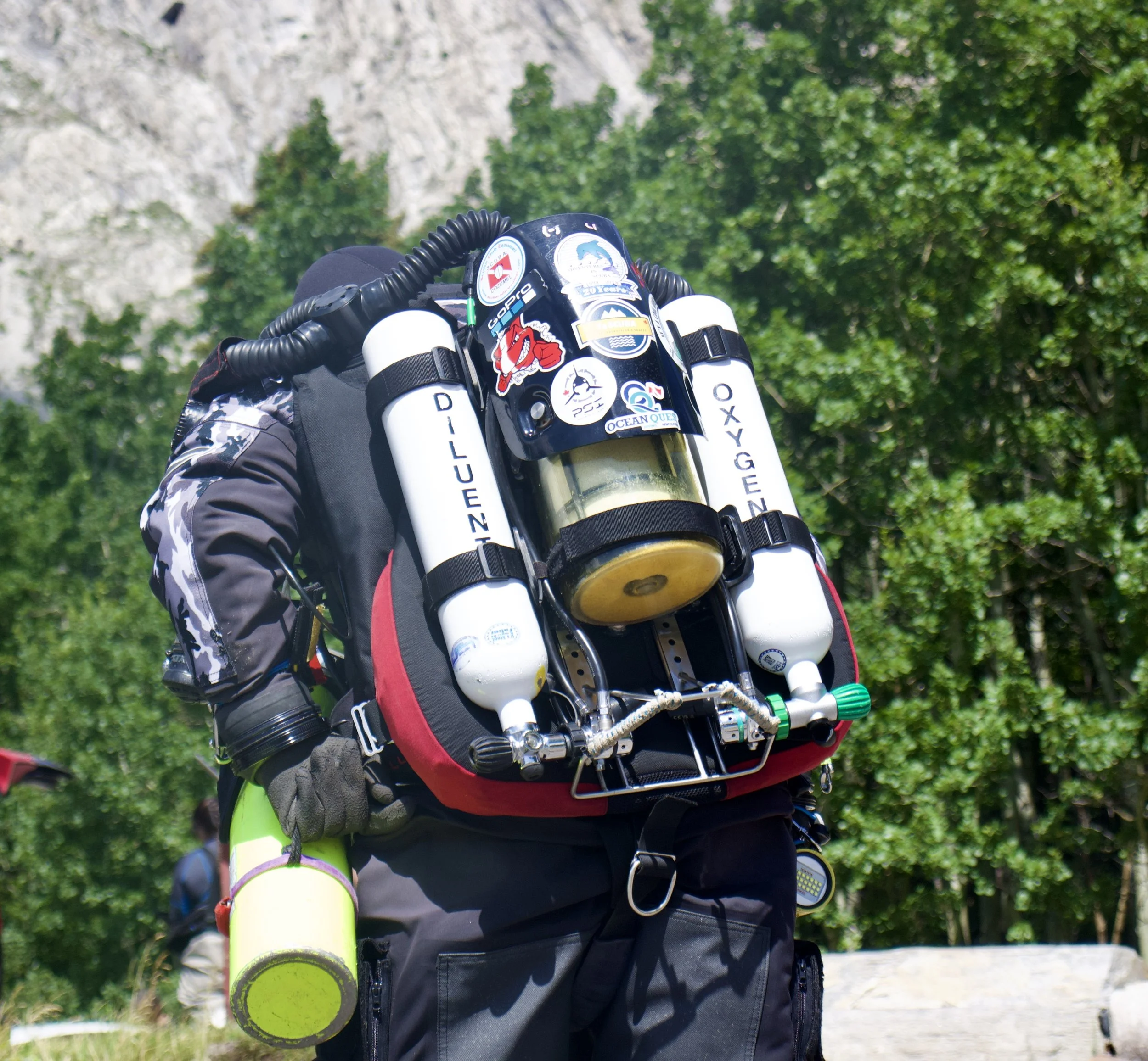 O2 and diluent cylinders