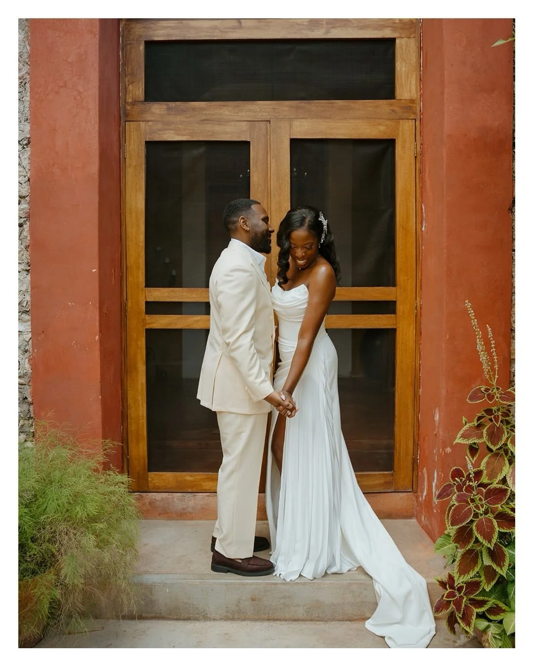 Surrounded by the right people, in the perfect place, at the right moment&hellip; they sealed their story with a &ldquo;yes&rdquo; that changes everything. 💍✨

Venue: @haciendasacchich 
Photo: @floresfilmsmx 
Film: @avecamourfilms 
Content Creator: 