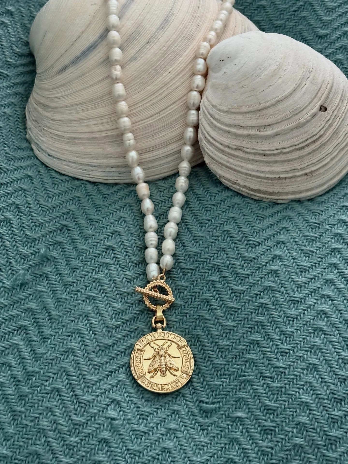 Here&rsquo;s some of my pearl necklace collections.  Check them out n my new website.  Lorisoriginalsjewelry.com #pearlsjewelry #pearls #freshwaterpearljewelry #handmade #honeybee #horsecoin