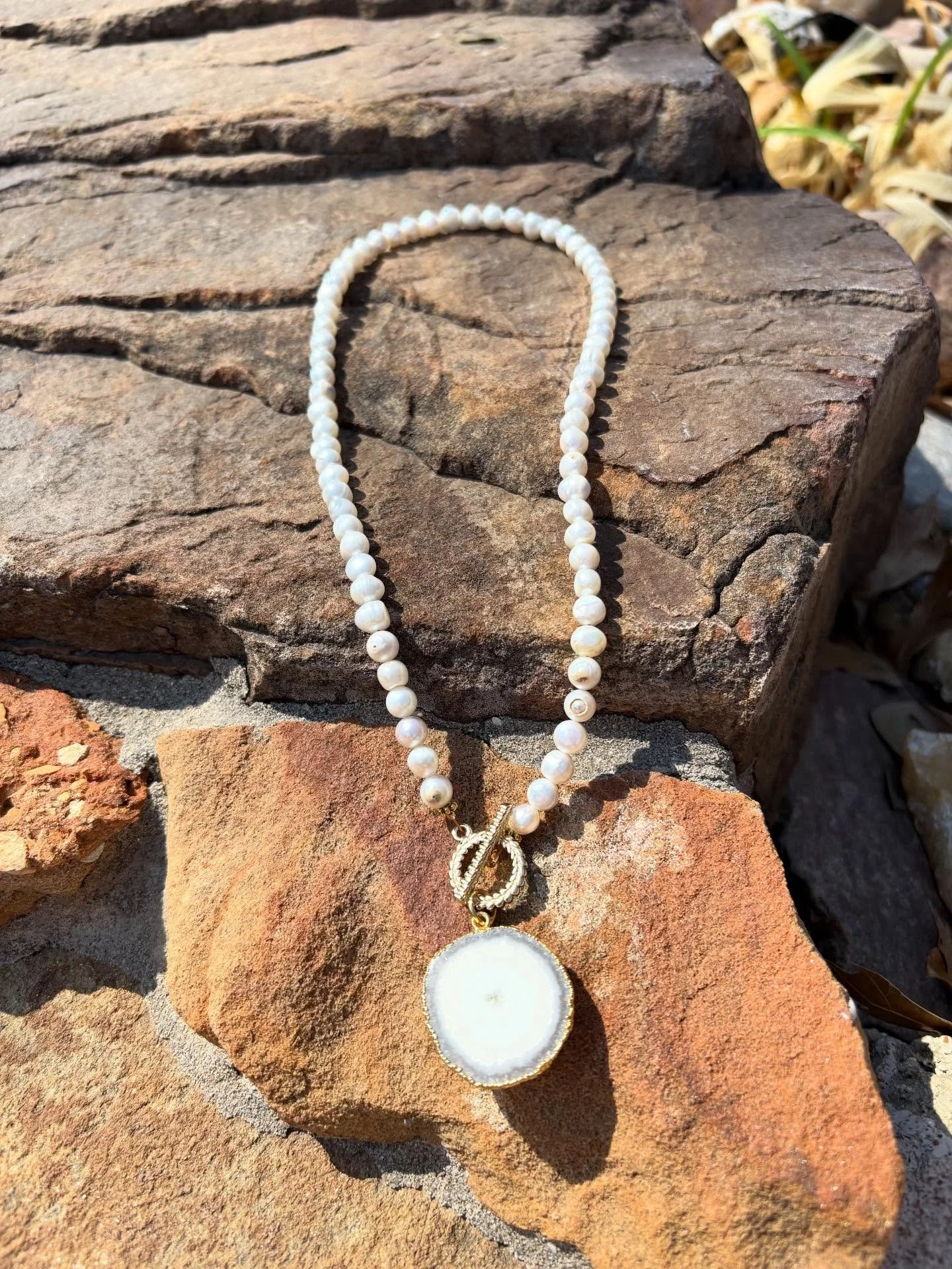 Check out this new piece&hellip;Freshwater Pearl w/Agate pendant Necklace.  #freshwater pearls
#jewelry #handmade #naturalstone #agate