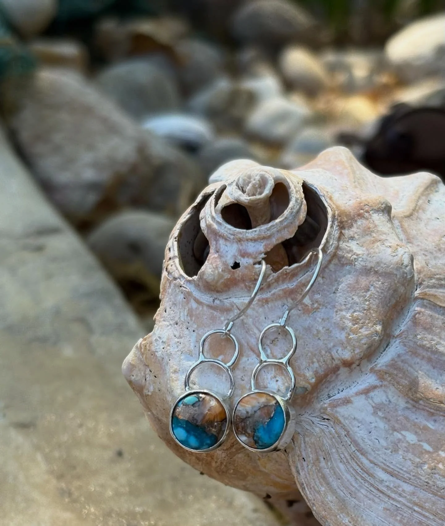 Just finished these unique earrings with Turquoise, Spiny Oyster, copper inlay in Sterling Silver.  #custommadejewelry #turquoise #sterlingsilverearrings #naturalstonejewelry