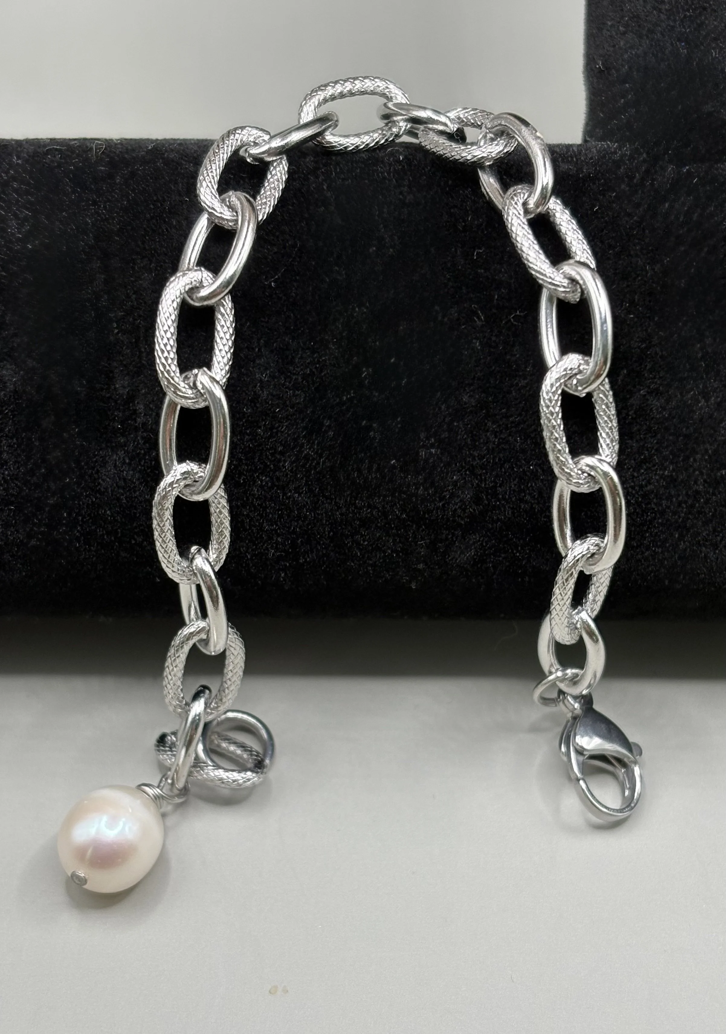 Silver chunky chain bracelet with pearl or silver dangle bead.