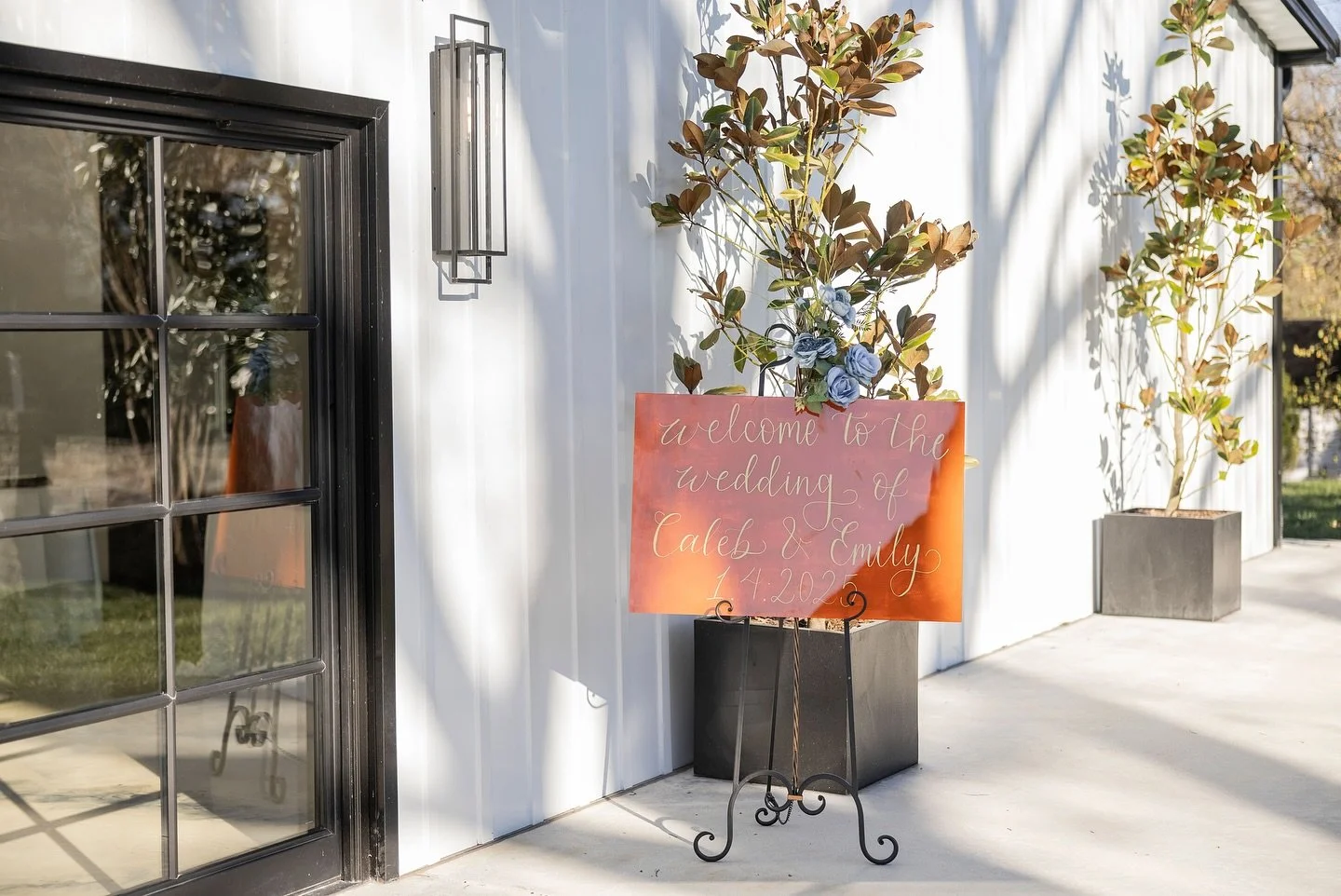 Acrylic sign for a beautiful wedding!
•
•
•
#Calligraphy #nashvillecalligrapher #weddings #tennesseewedding #nashvilleweddings #murfreesborotn #franklin #tennessee #handlettering #invitations #envelopes #nashvillecalligrapher #nashvil