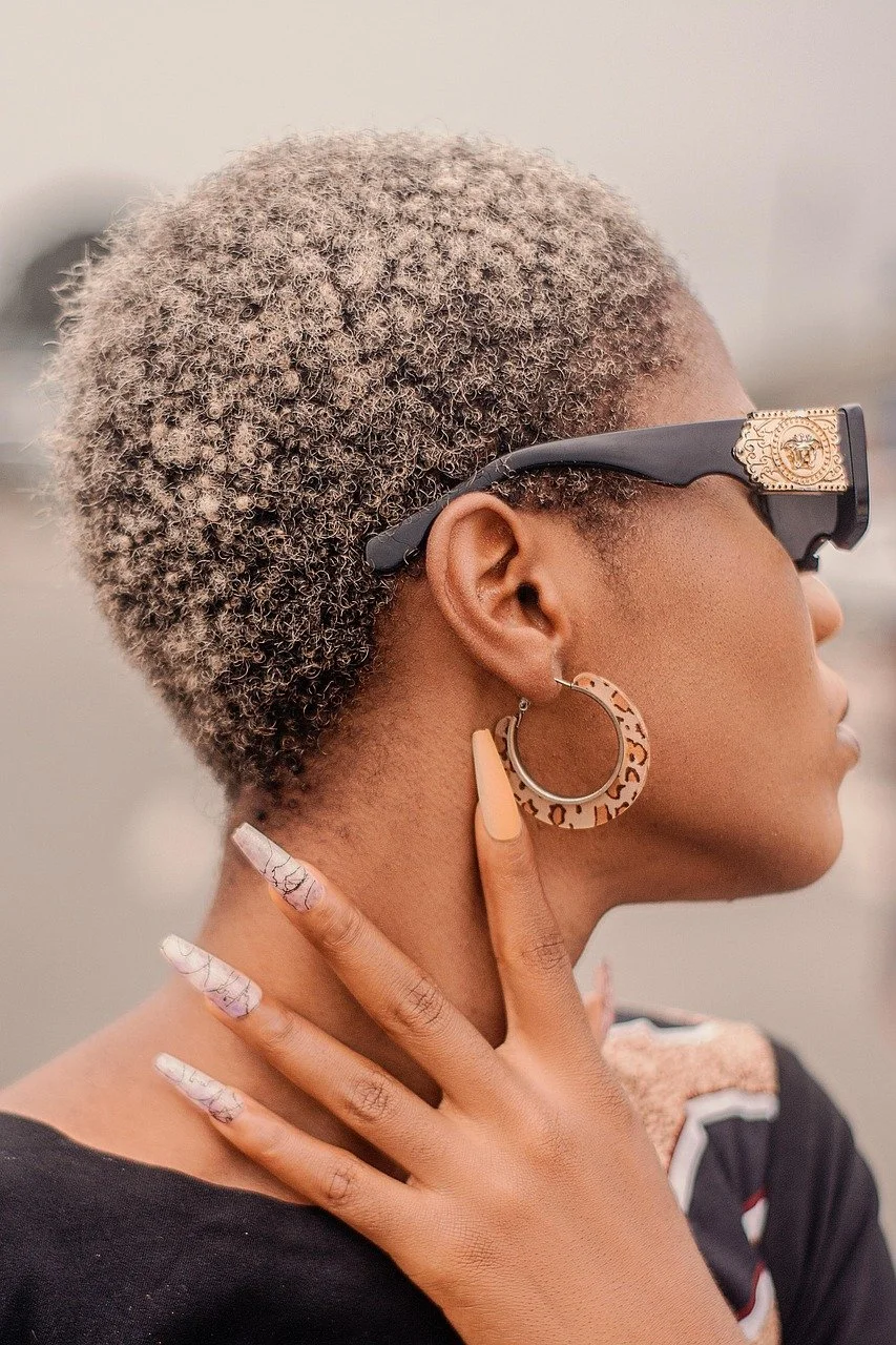  Beautifully dyed pink lowcut, photography by Gabbyola Gabriel (Pixabay)    