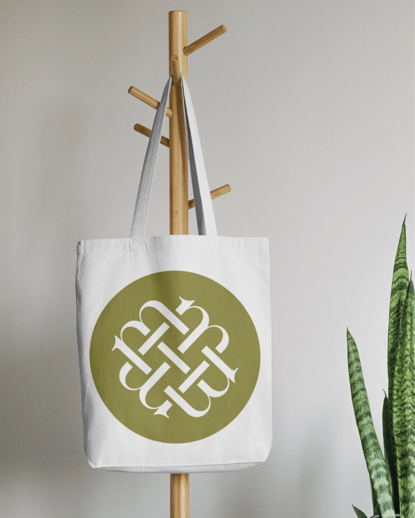 Maarket Caf&eacute; hat jetzt ein offizielles Gesicht &ndash; und es zeigt, wof&uuml;r wir stehen: Verbindung, Kultur und Kreativit&auml;t.

Der Name Maarket? Eine kleine Hommage an unseren Standort am Maarweg &ndash; und gleichzeitig ein Ort des Aus