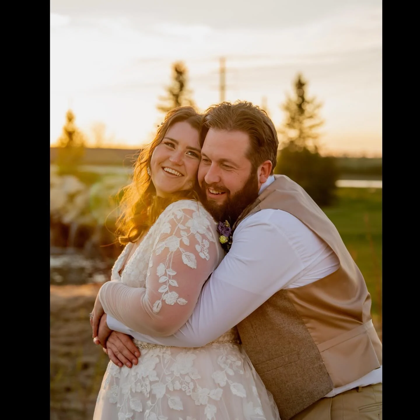 One thing no one tells you about your wedding day:

It goes by fast.

The quiet moments, the laughter, the in-between seconds you didn&rsquo;t even realize were happening&hellip; those end up meaning the most.

Having a photographer who helps guide y