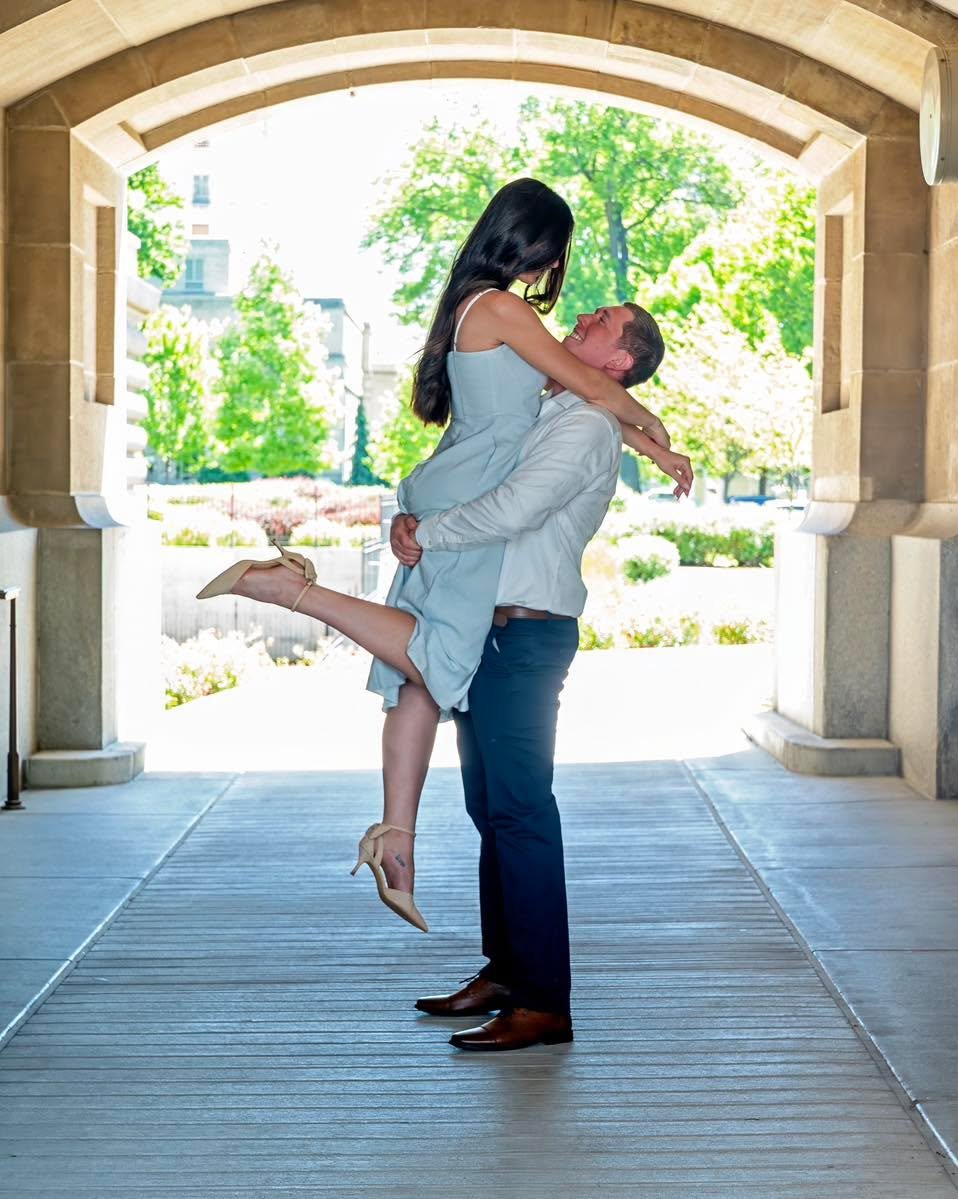 Amanda and Jack had the most epic elopement at the Idaho State Capitol Building in Boise. Picture a Monday wedding at 11:45am with just the two of them and an aunt and uncle plus their government official who married them.
Amanda was her own somethin