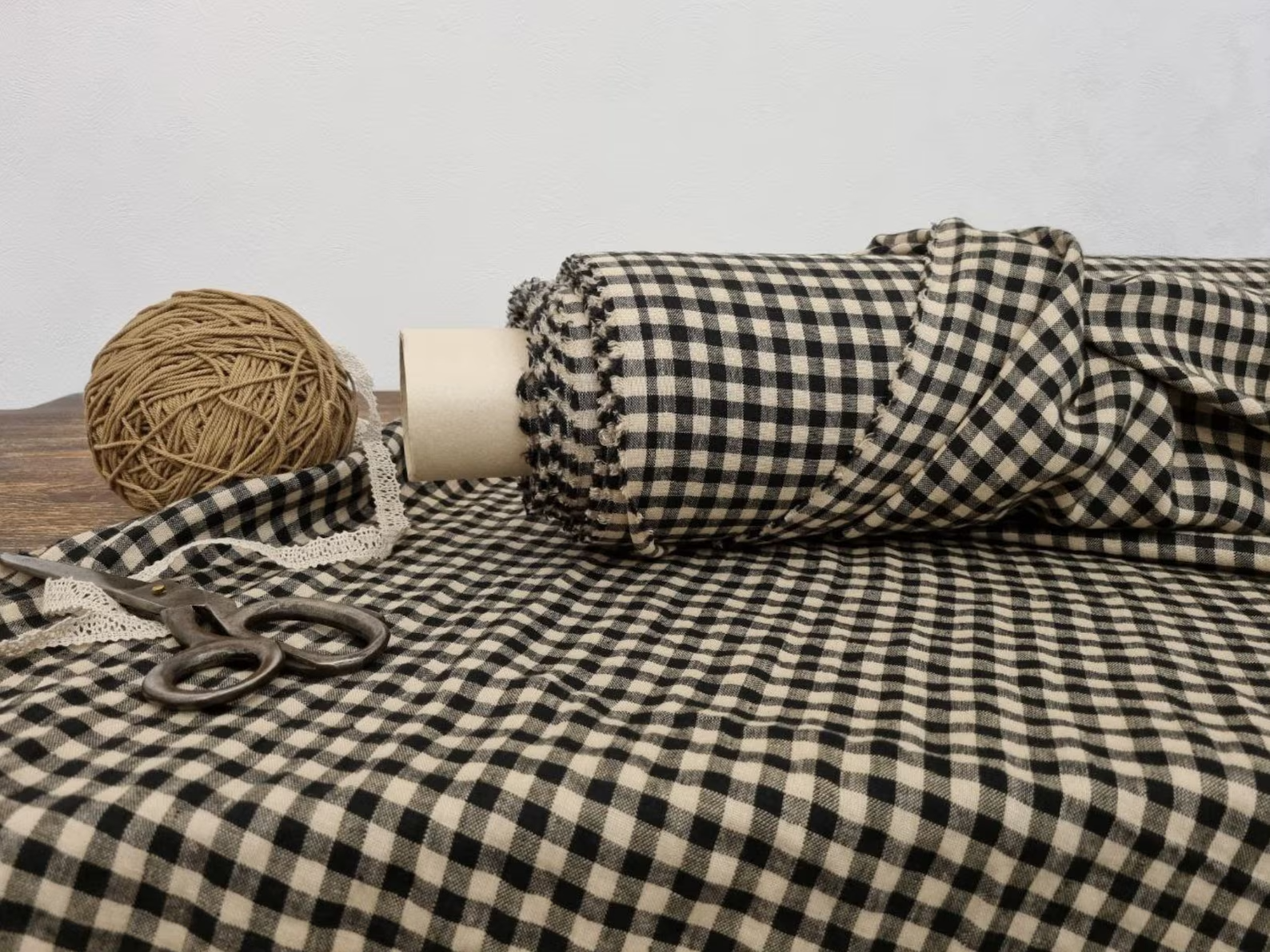 black gingham.png