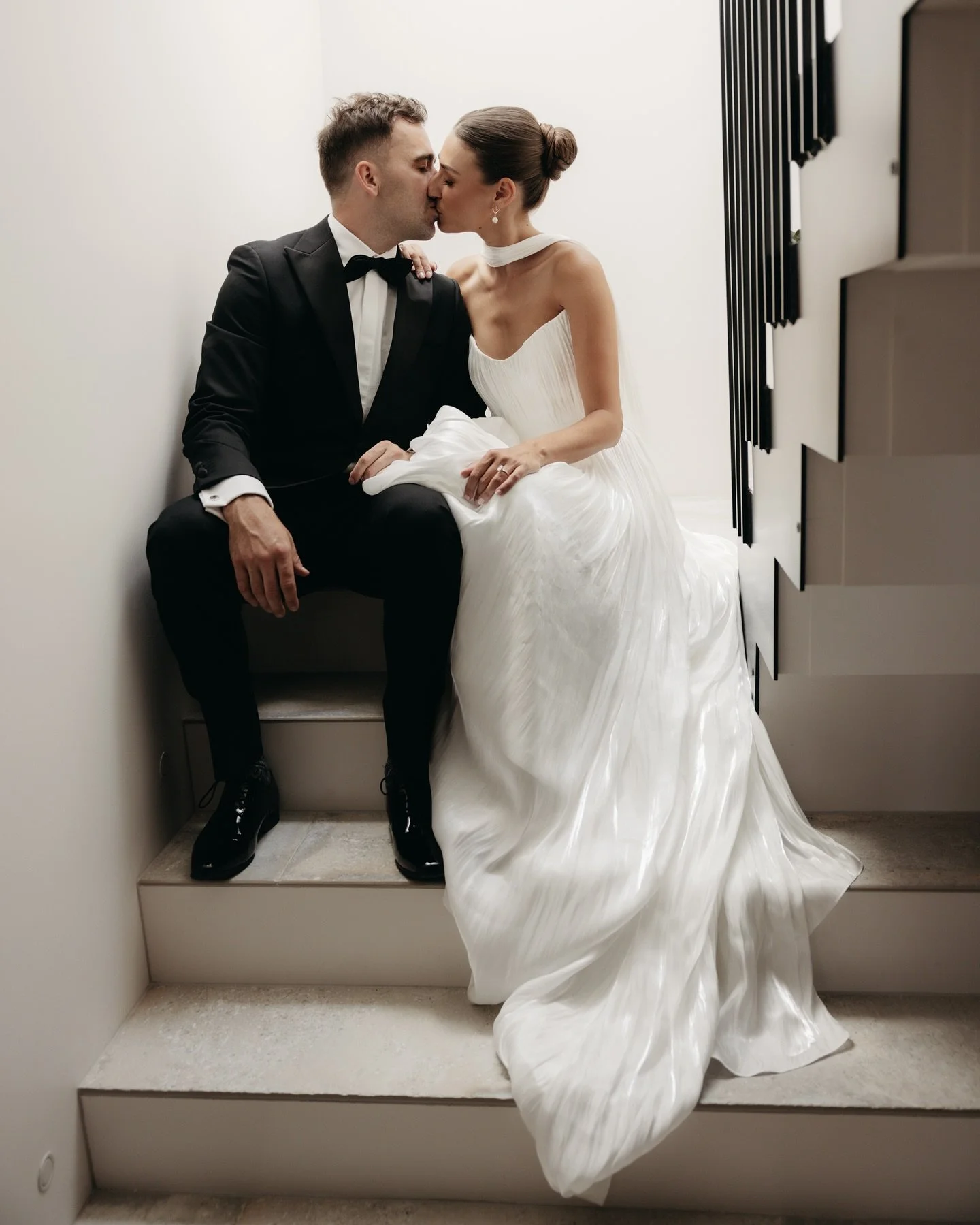 It has been such a busy February/March with so many stunning celebrations that I can&rsquo;t wait to share! 

To begin, here is a first look from Travis &amp; Brianna&rsquo;s day, married at @mantells_ 🤍

Hair @_amandaprestonhair 
Makeup @katesolley