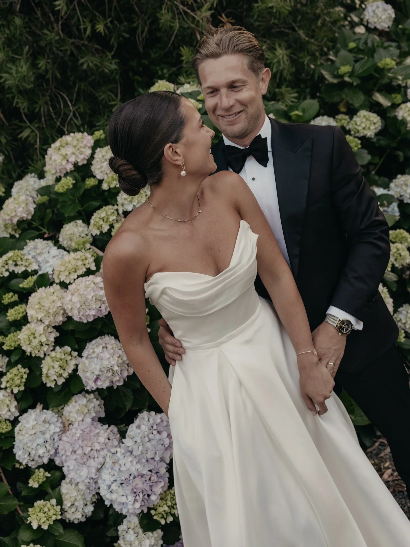 Natasha, Callum &amp; their vintage Land Rover. 

@curatedbyzoea 
@penton.andco 
@goldmansax_ 
@heracouture 
@workingstylenz 
@italian_in_the_village 
@pastadigionz