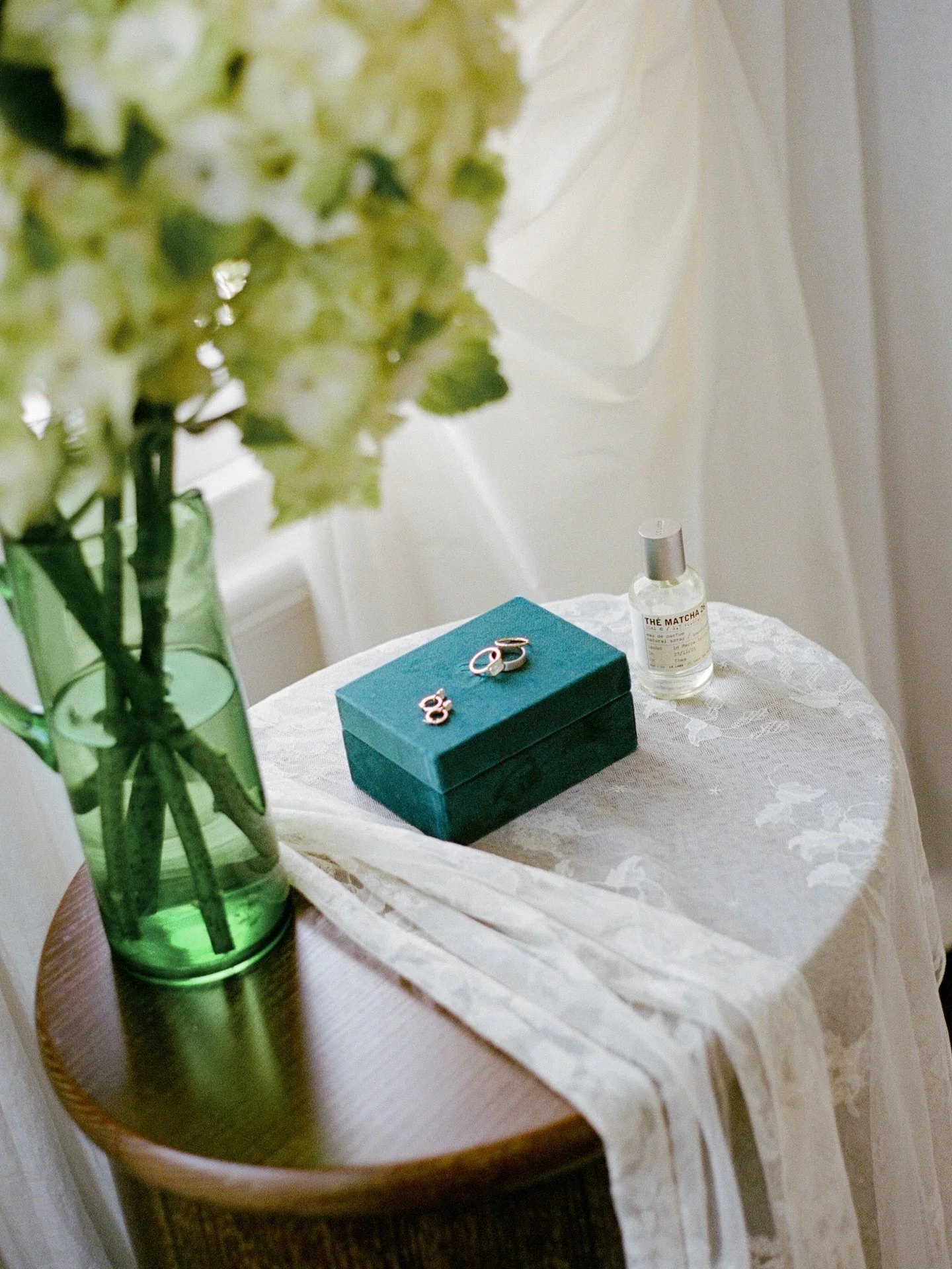 Thea&rsquo;s little details on film 🤍
Dress @hayesbridal 
Veil @lovejamesstore