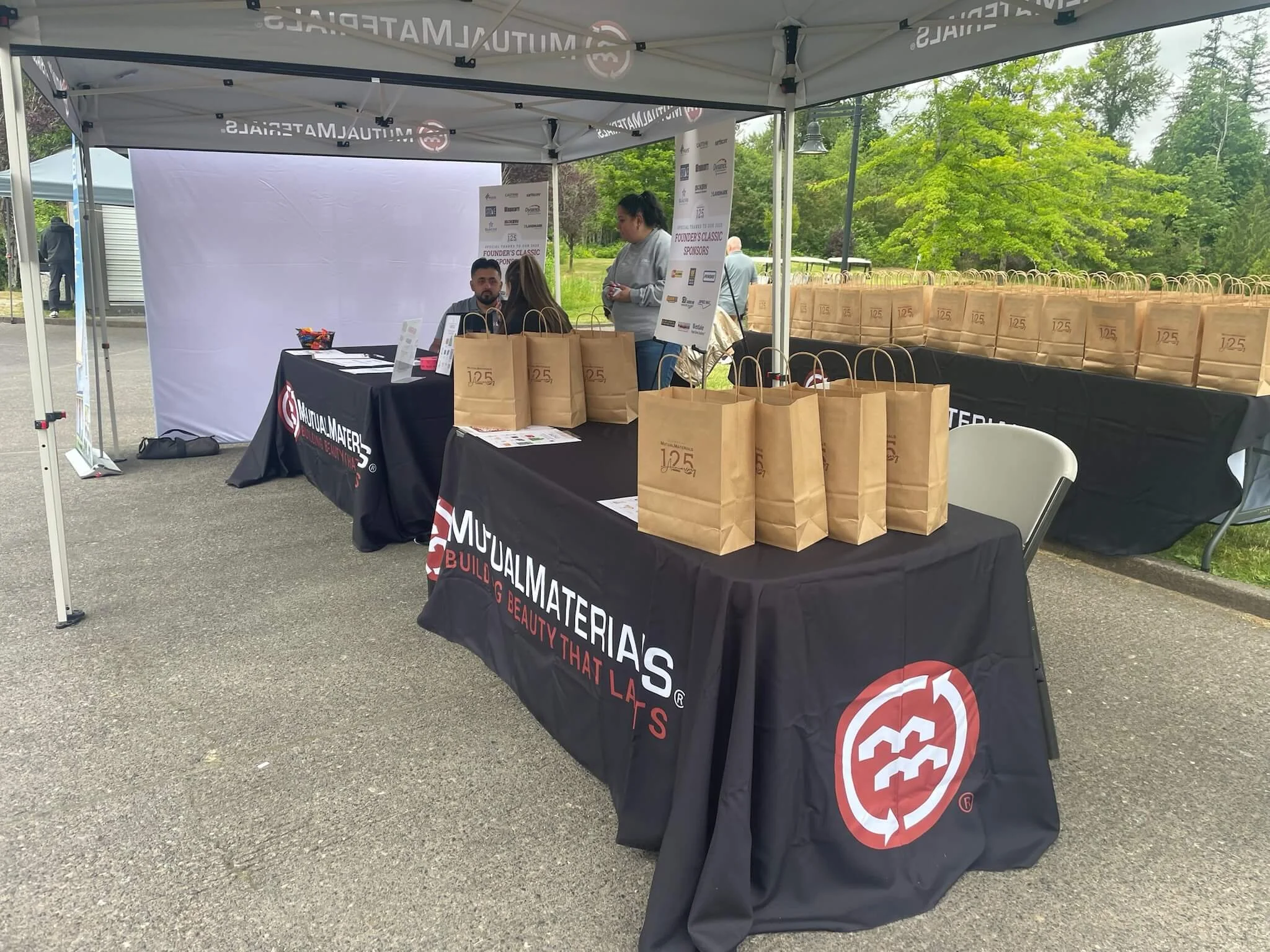 Custom tablecloth and branded bags that unified the check-in experience.