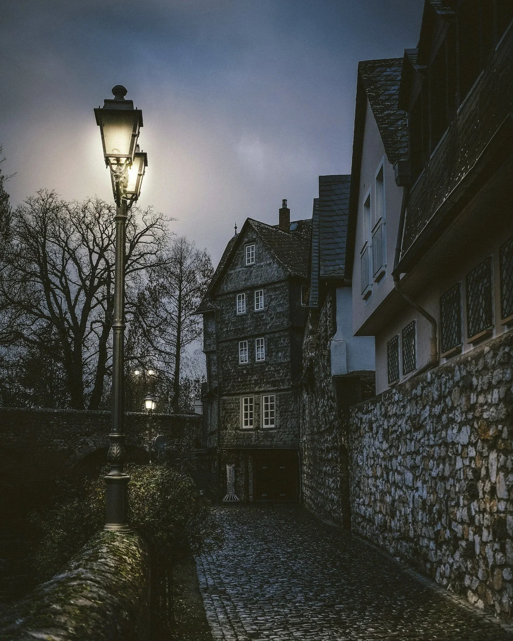 Why am I scared of the dark after a nice Sherlock Holmes reread