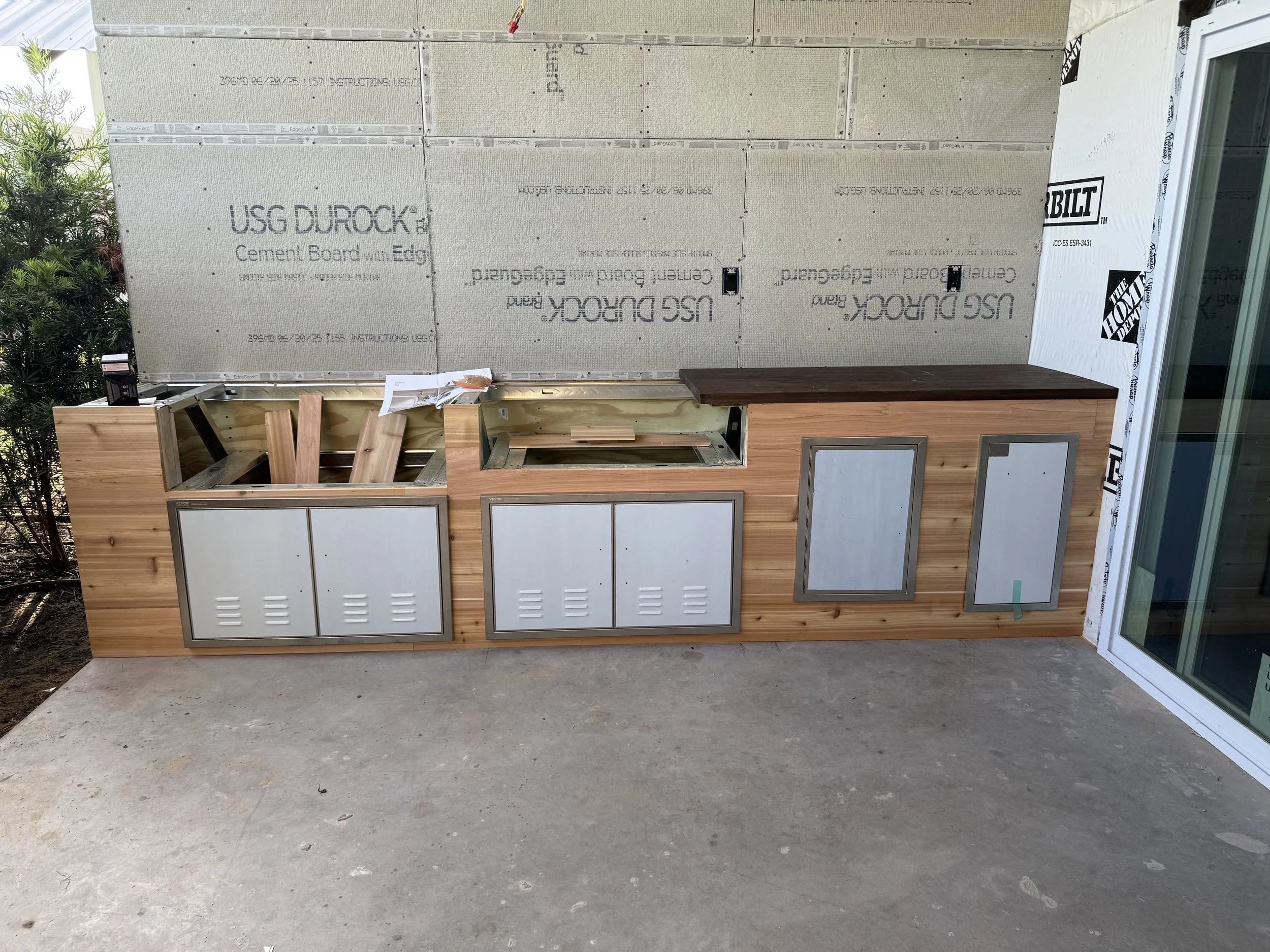 Outdoor Rustic Outdoor Kitchen Remodel in Plant City, FL by Pluma Build Co project photo