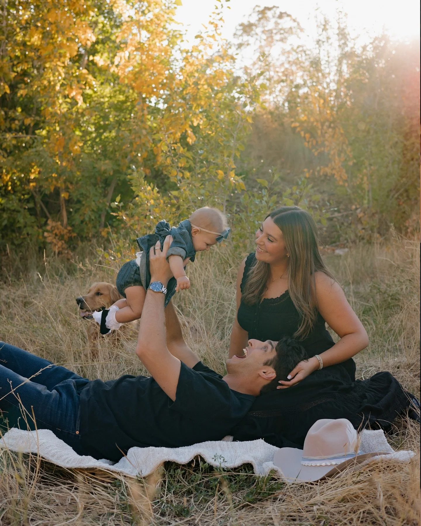 Yes I accept cash or Venmo, but I also accept

&bull; Hair and nail services 💅
&bull; A weekend stay in a Airbnb 🏡
&bull; Custom art 🎨
&bull; Massages or facials 🧖&zwj;♀️
&bull; Branding help ✍️
&bull; Lots of other things!!

If you don&rsquo;t h