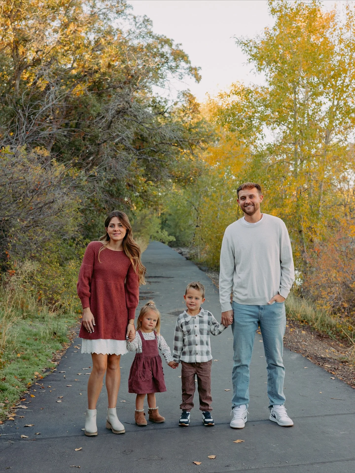Such a sweet family!! I haven&rsquo;t done an early morning shoot in quite a while, but the lighting was soooo good for this one 😍

#utah #utahphotographer #utahphotography #utahbusiness #utahportraitphotographer #utahfamilyphotographer #utahfamilyp