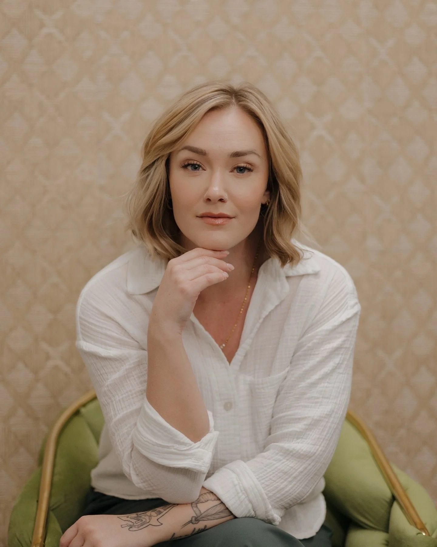 Branding session for the amazingly talented @kenziguest 

She just opened her new hair and makeup salon in Salt Lake! Kenzi is the only one I have fully trusted with my hair in YEARS. She did my wedding makeup too and killed it 🔥 Literally could not