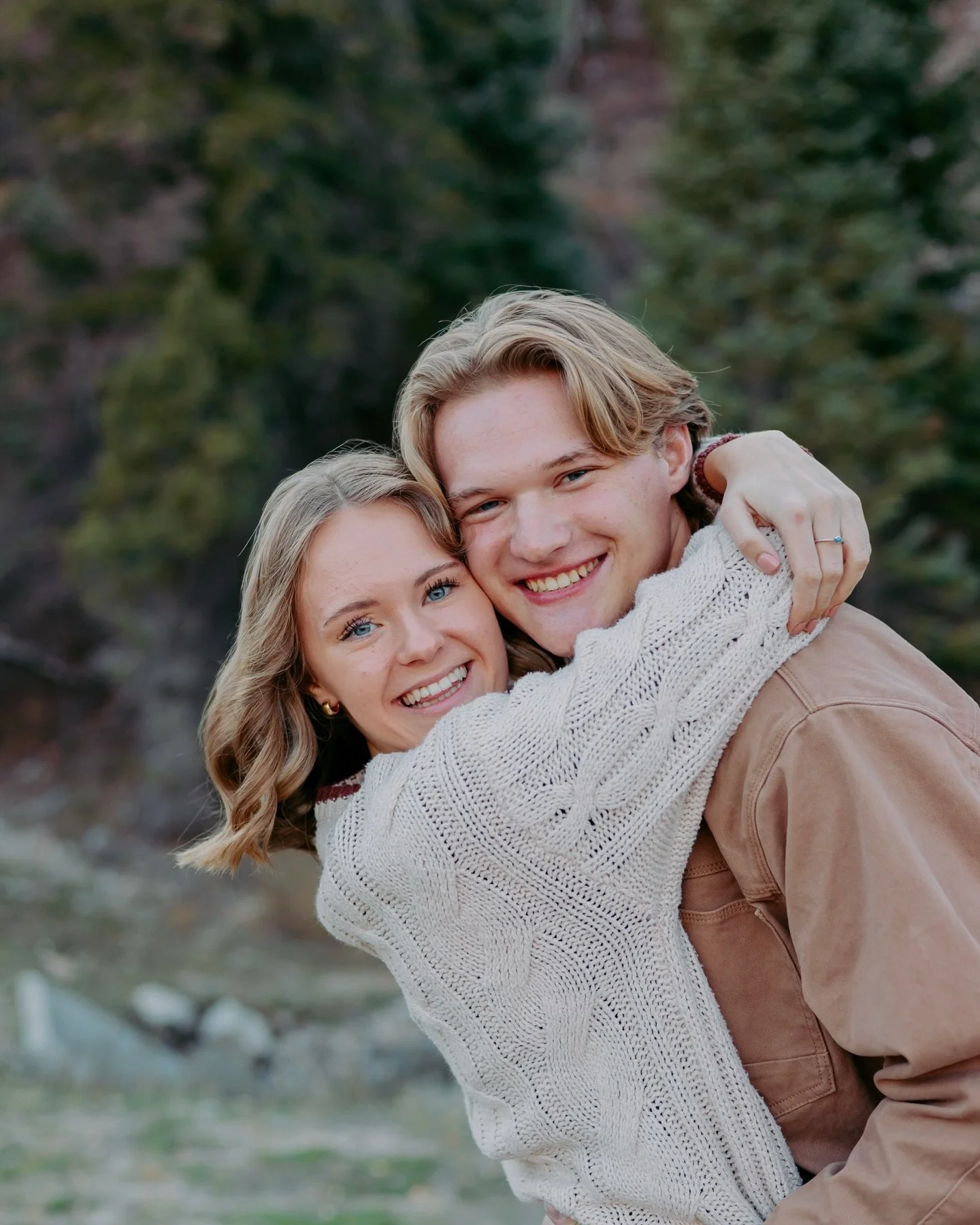2 year anniversary session for these two 😍🤍

#utah #utahphotographer #utahphotography #utahbusiness #utahportraitphotographer #utahfamilyphotographer #utahfamilyphotography #photo #photographer #photography #sandunes #portraits #portrait #portraitp