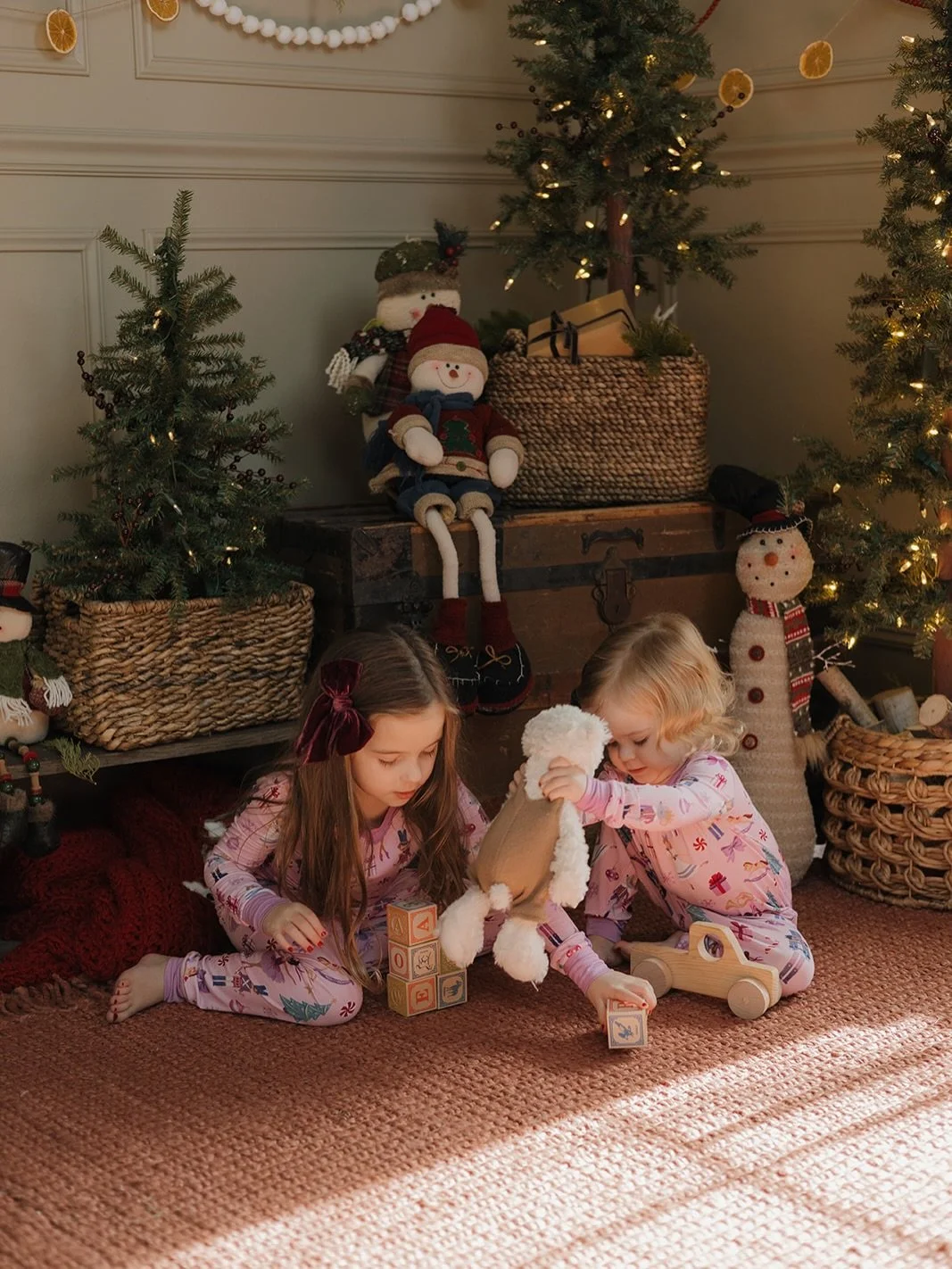 Round two of Christmas minis!!! These were such a fun time for me and I will definitely be doing them again next year 🎄🎅

#utah #utahphotographer #utahphotography #utahbusiness #utahportraitphotographer #utahfamilyphotographer #utahfamilyphotograph
