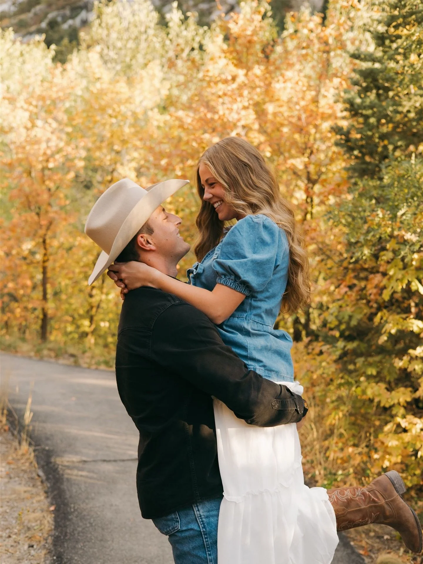 Take me back to warmer weather now please 🙃 I&rsquo;m not build for 30 degree temps! 

#utah #utahphotographer #utahphotography #utahbusiness #utahportraitphotographer #utahfamilyphotographer #utahfamilyphotography #photo #photographer #photography 
