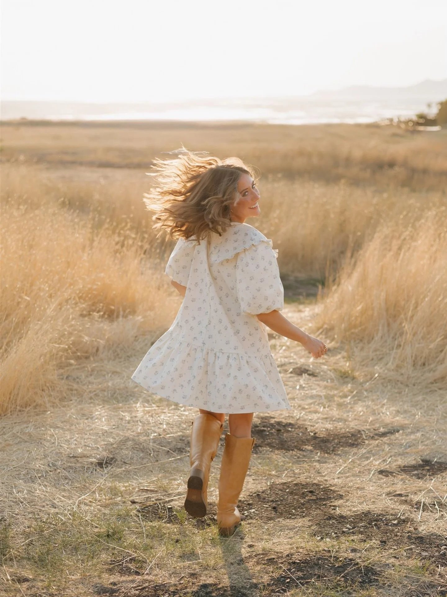 Big opportunity coming for 2027 Seniors next week! I can&rsquo;t wait to share what I&rsquo;ve been working on 🤍 here&rsquo;s a hint - it involves multiple sessions all throughout your senior year 👀

#utah #utahphotographer #utahphotography #utahbu