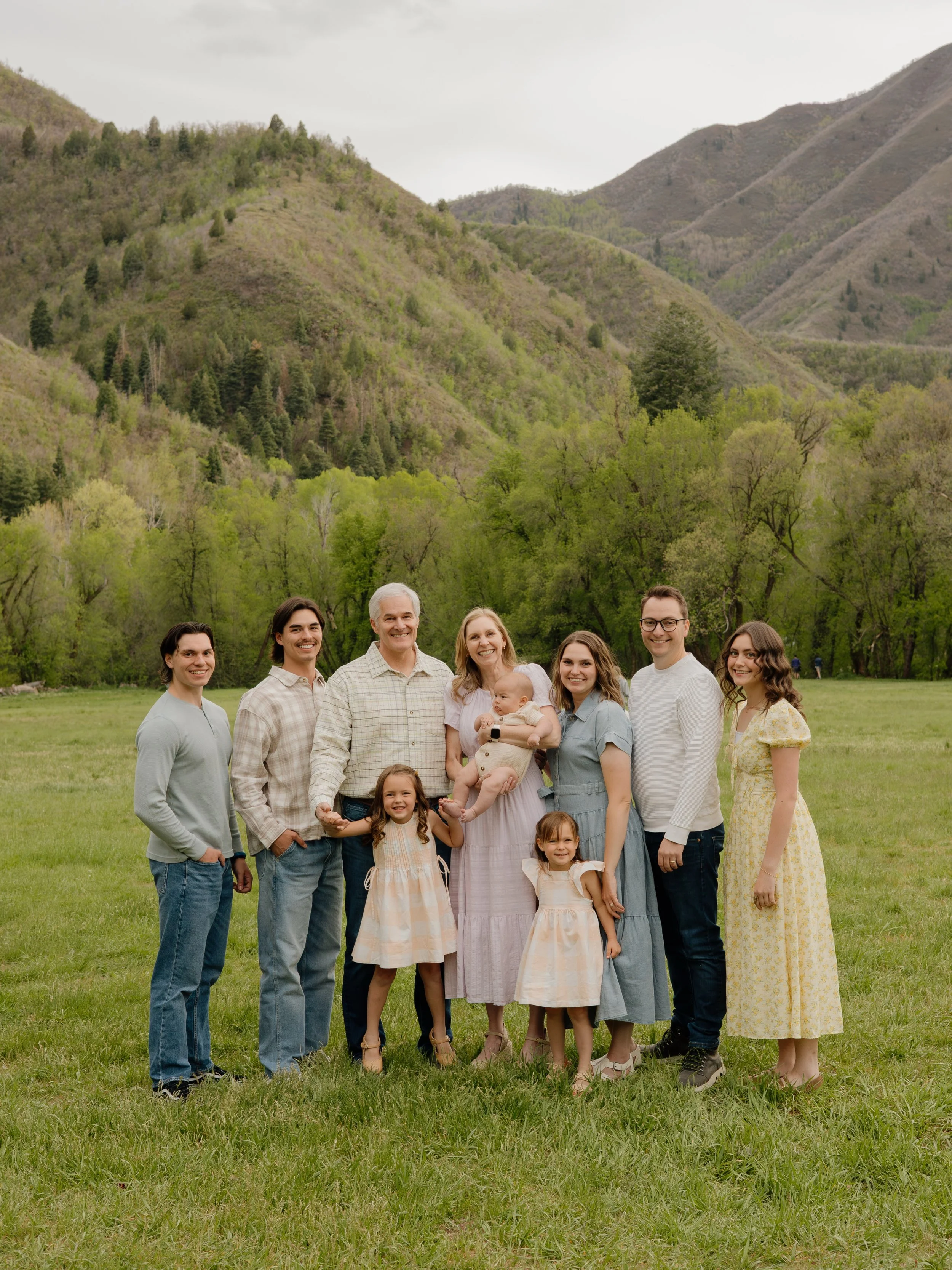Forgot to share this sweet family session from a couple months ago!! So fun 😍

#utah #utahphotographer #utahfamilyphotographer #utahseniorphotography #photographer