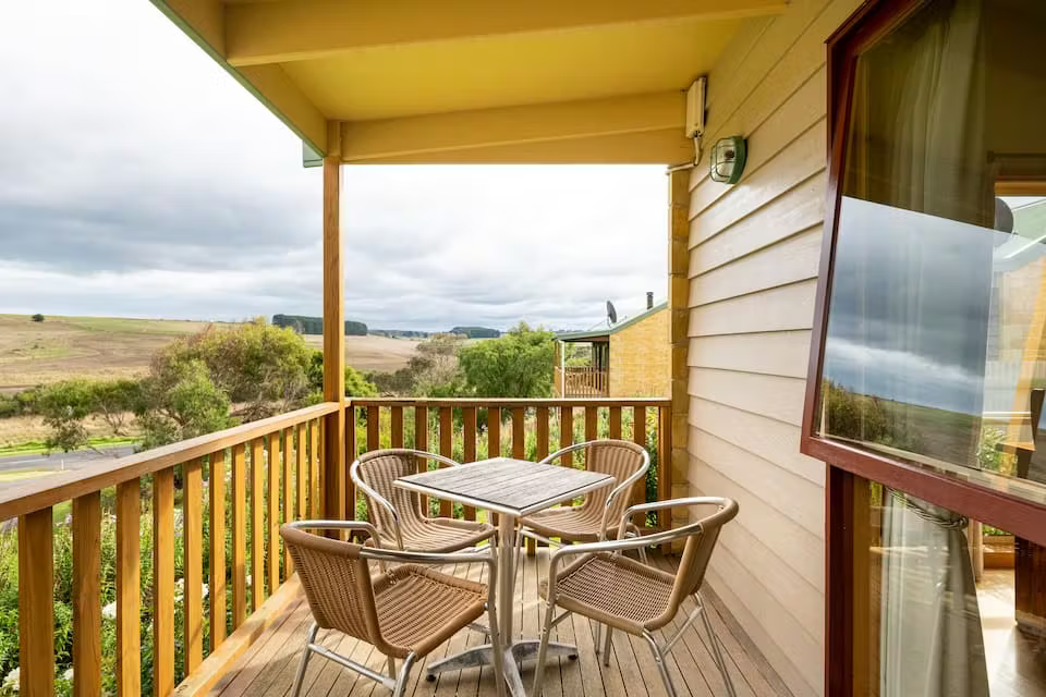 Blue Wren Cottage Balcony.png