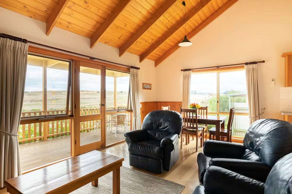 Blue Wren Cottage Living.png