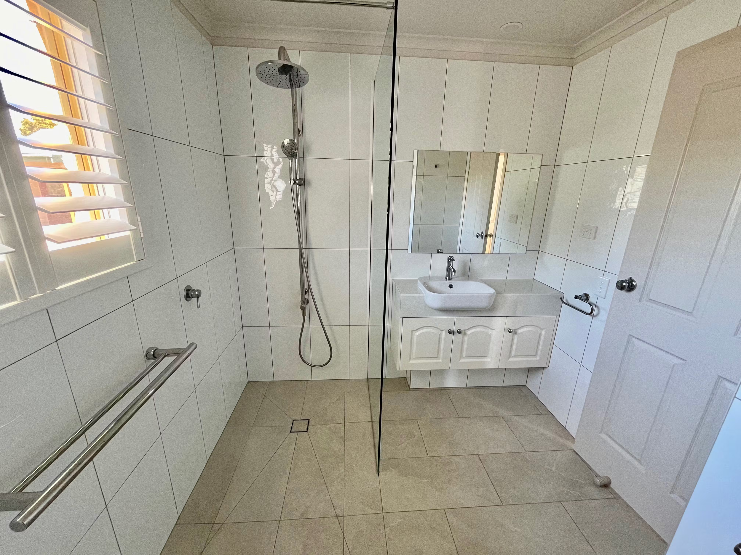 Blue Wren Cottage Shower.png