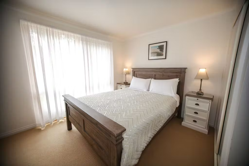 Daisy cottage bedroom.png