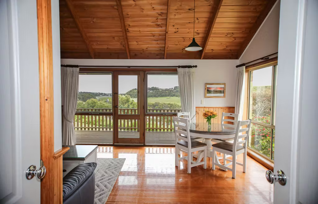 daisy cottage dining.png