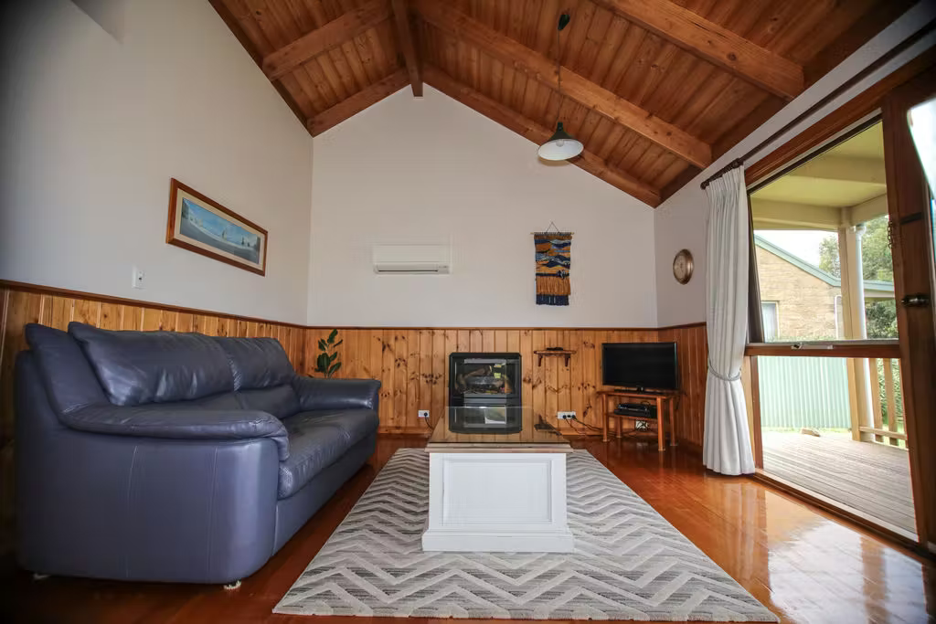 Daisy cottage lounge area.png