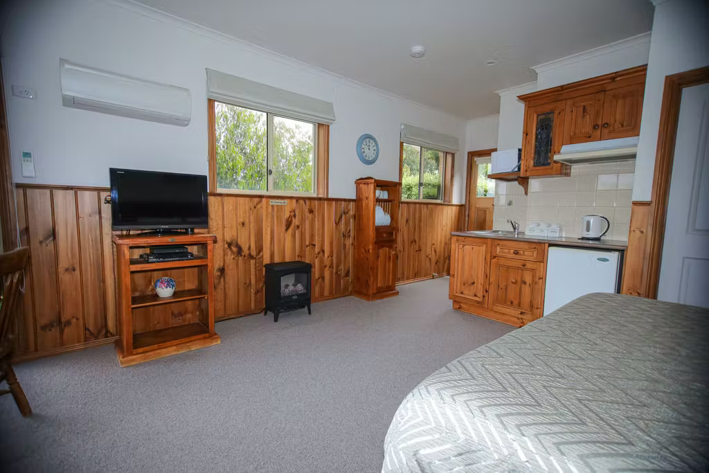 Callistemon King Garden Suite Kitchen.png