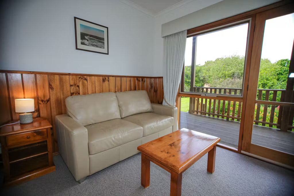 Callistemon King Garden Suite Lounge.png