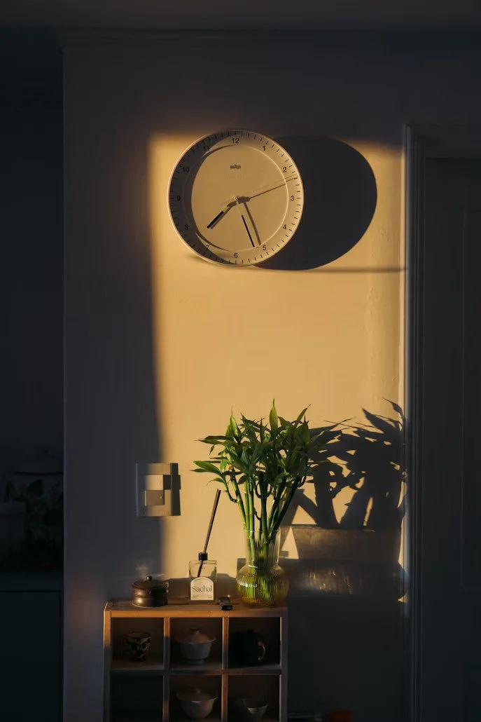 Online Per-Minute Advice: Do This at Your Own Risk