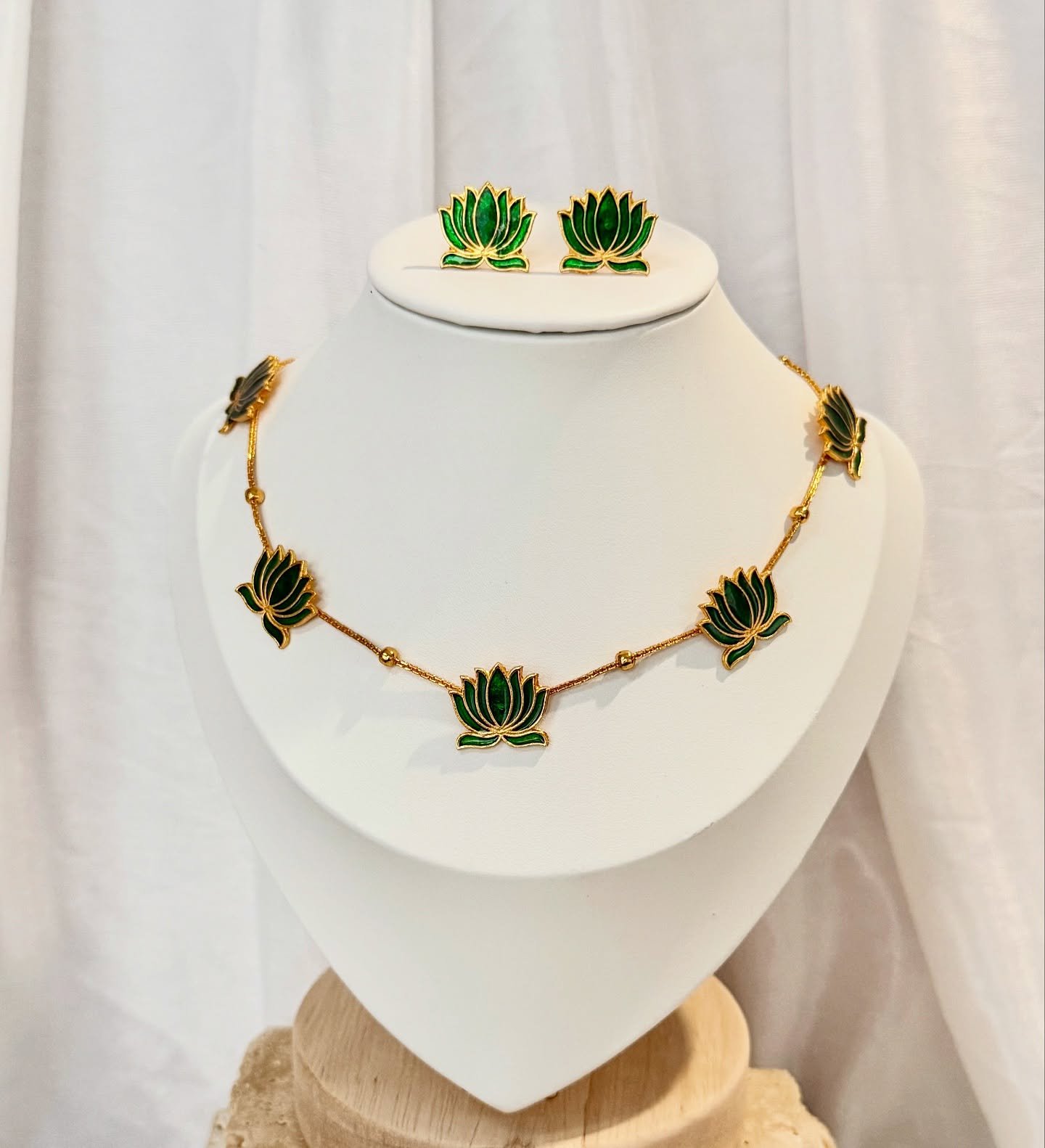 VEENA 

Available in 5 gorgeous colours! 

Shop now at kadhaljewels.com or DM us to secure yours! 

#kadhal #tamil #indianjewellery