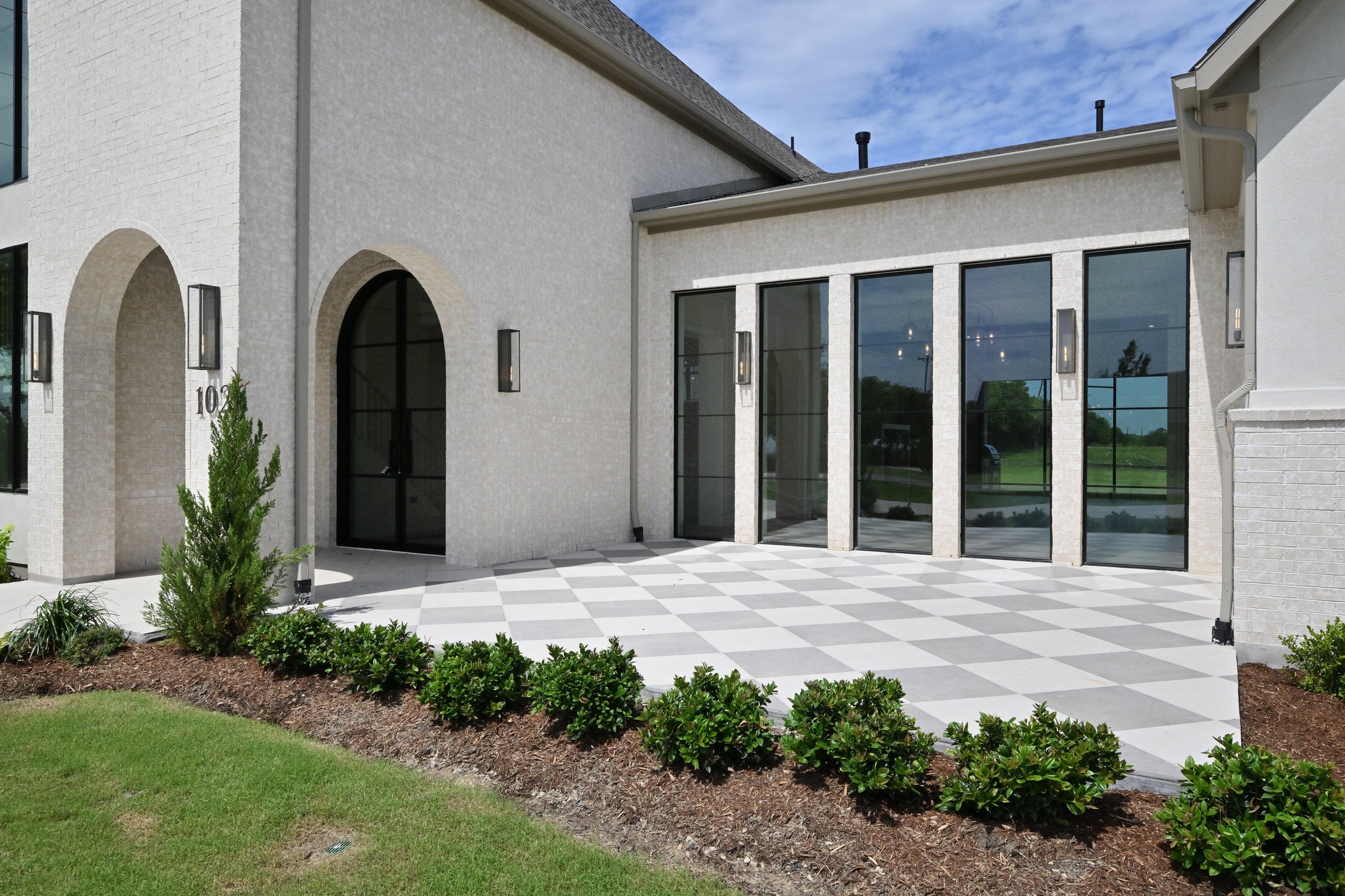 102 Deer Crossing Courtyard