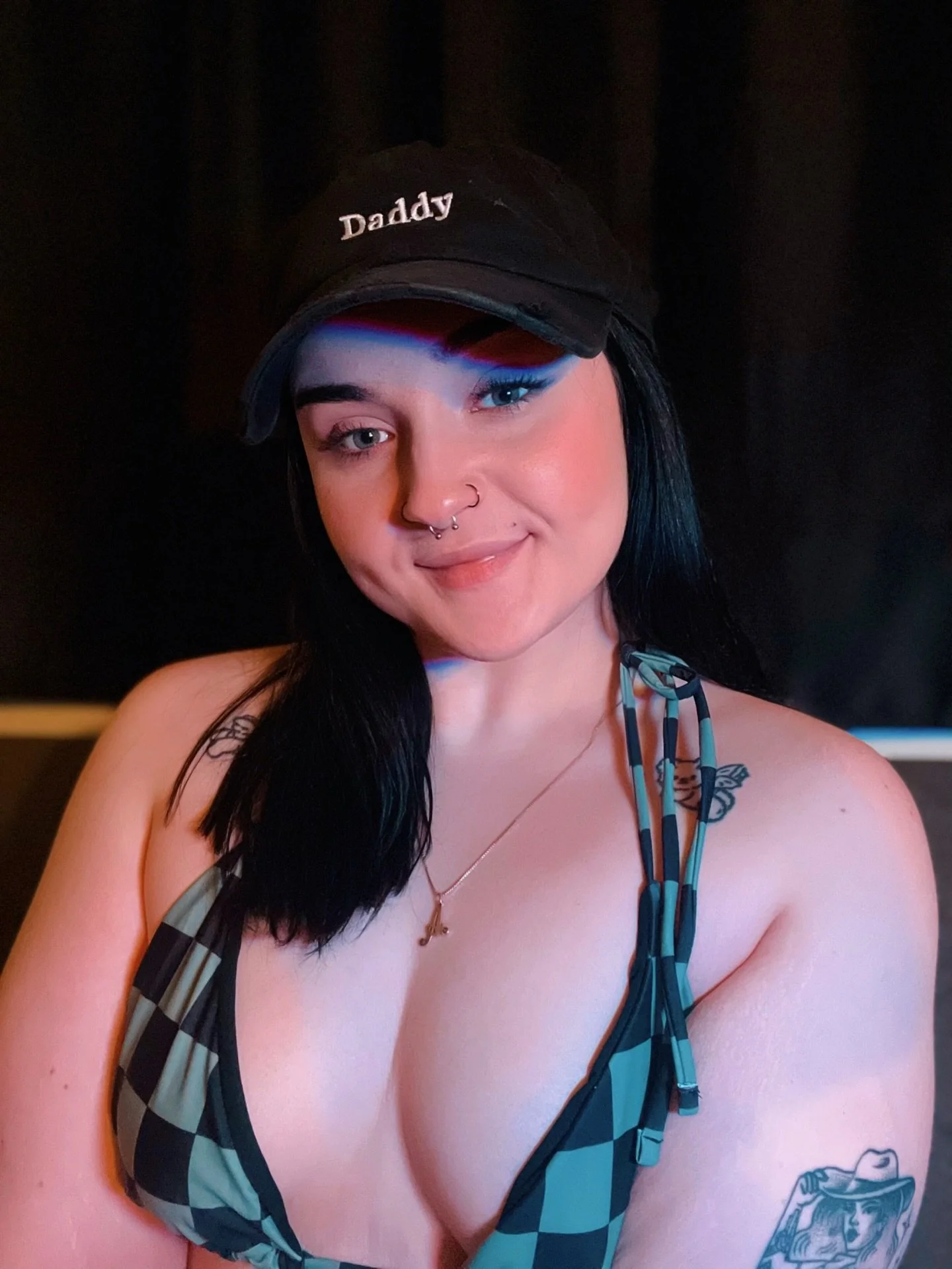 tell the gc I said hi 👋🏻 🖤 |  #girlswithtattoos #girlswithpiercings #explorepageready #saddbhabiee