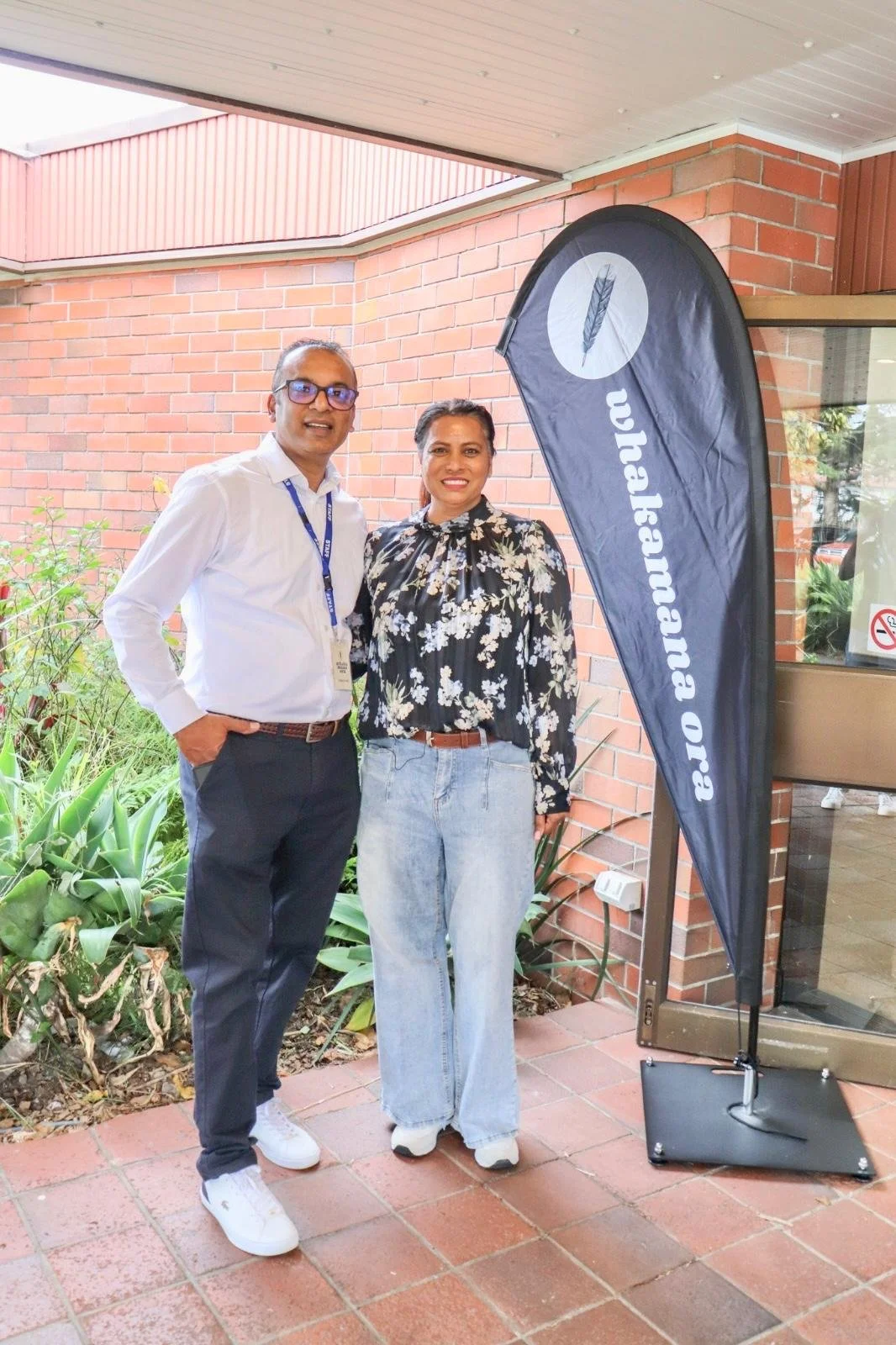 Len and Pris (and one of our new Whakamana Ora flags)