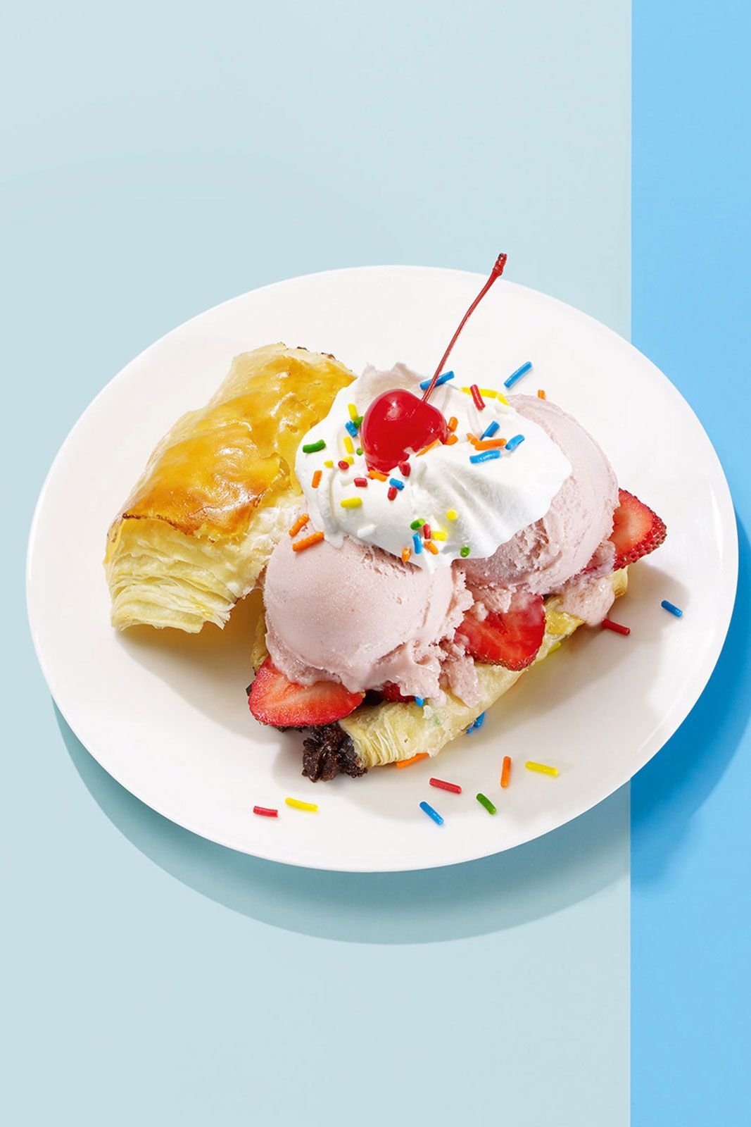  PHOTOGRAPHED BY LISA SHIN; FOOD STYLING BY BRETT KURZWEIL FOR ART DEPARTMENT; PROP STYLING BY MEGUMI EMOTO FOR ANDERSON HOPKINS. 